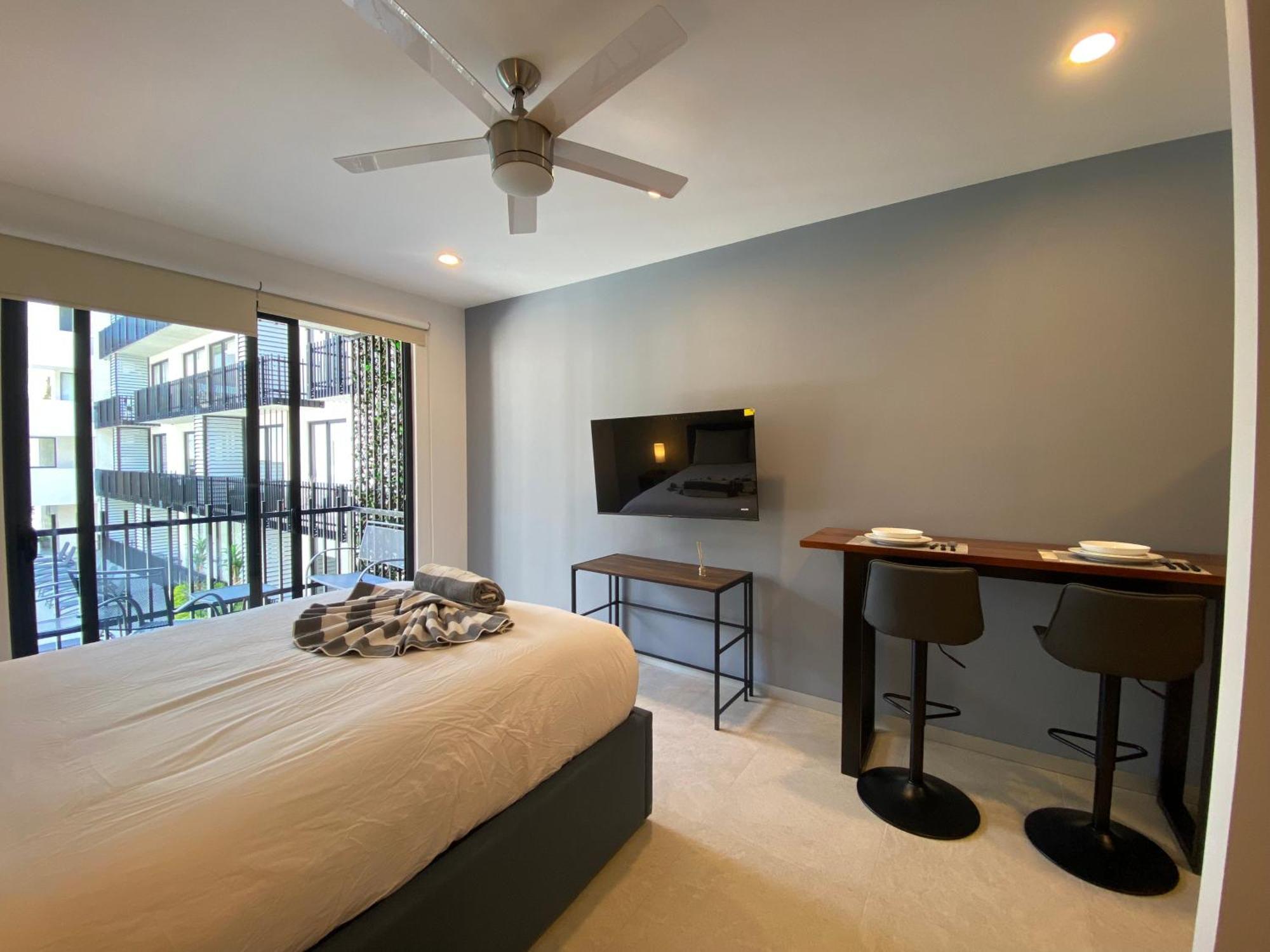 Stylish 1br Near Attractions, 2 Incredible Pools, Gym,cinema Apartment Playa del Carmen