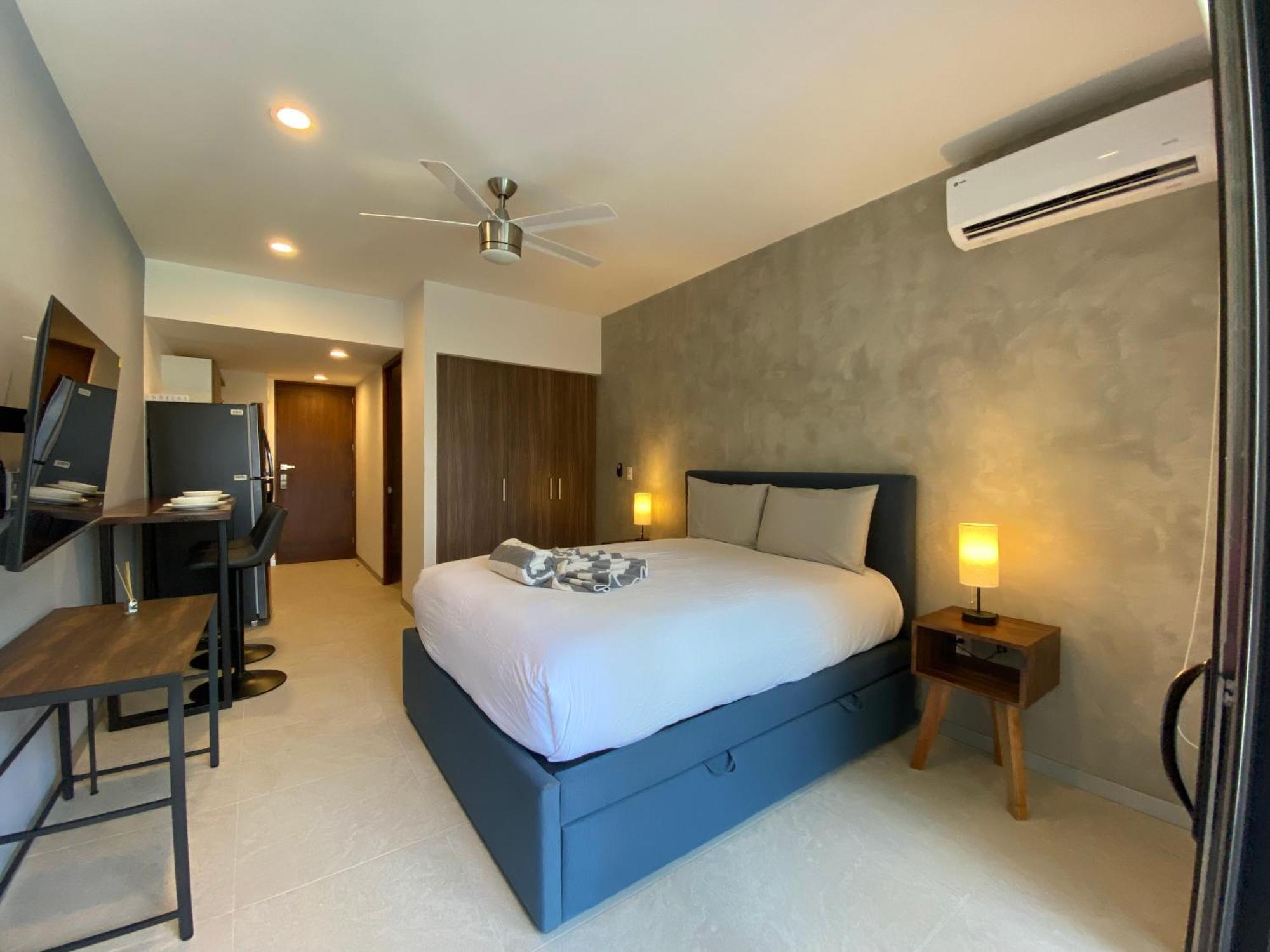 Stylish 1br Near Attractions, 2 Incredible Pools, Gym,cinema Playa del Carmen