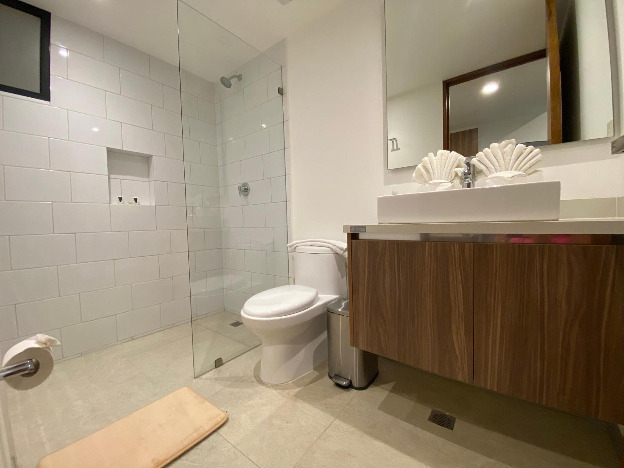 Stylish 1br Near Attractions, 2 Incredible Pools, Gym,cinema *