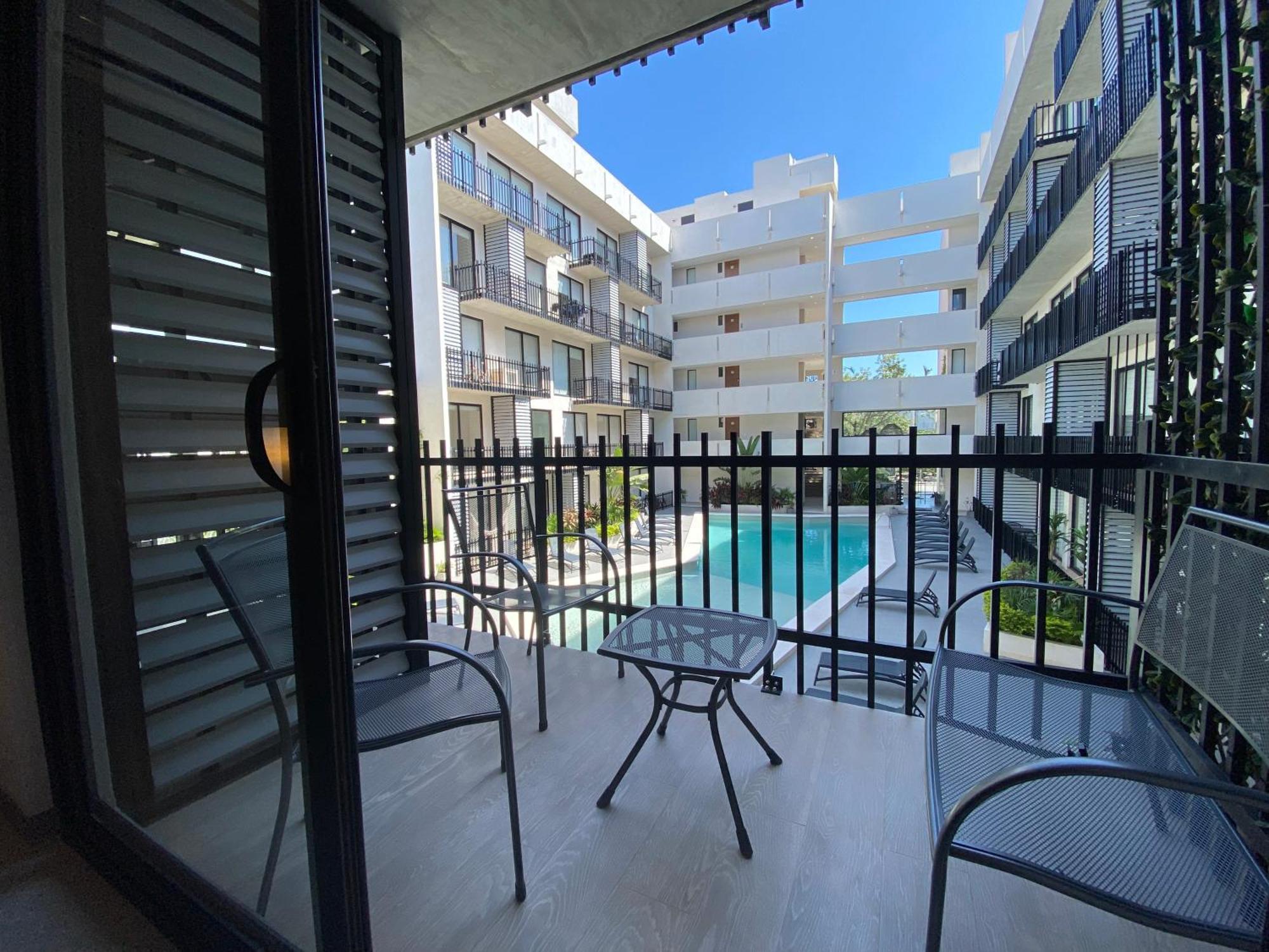 Stylish 1br Near Attractions, 2 Incredible Pools, Gym,cinema Apartment *