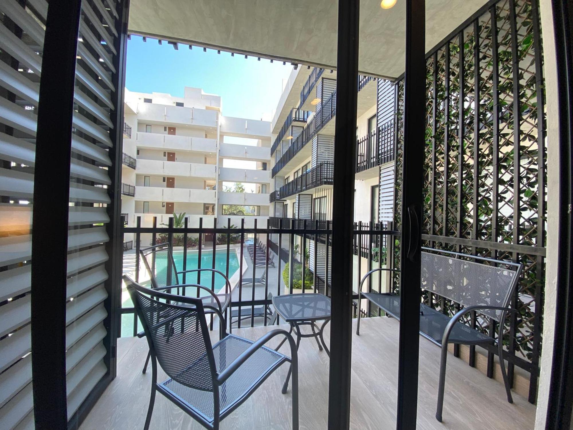 Apartment Stylish 1br Near Attractions, 2 Incredible Pools, Gym,cinema Playa del Carmen