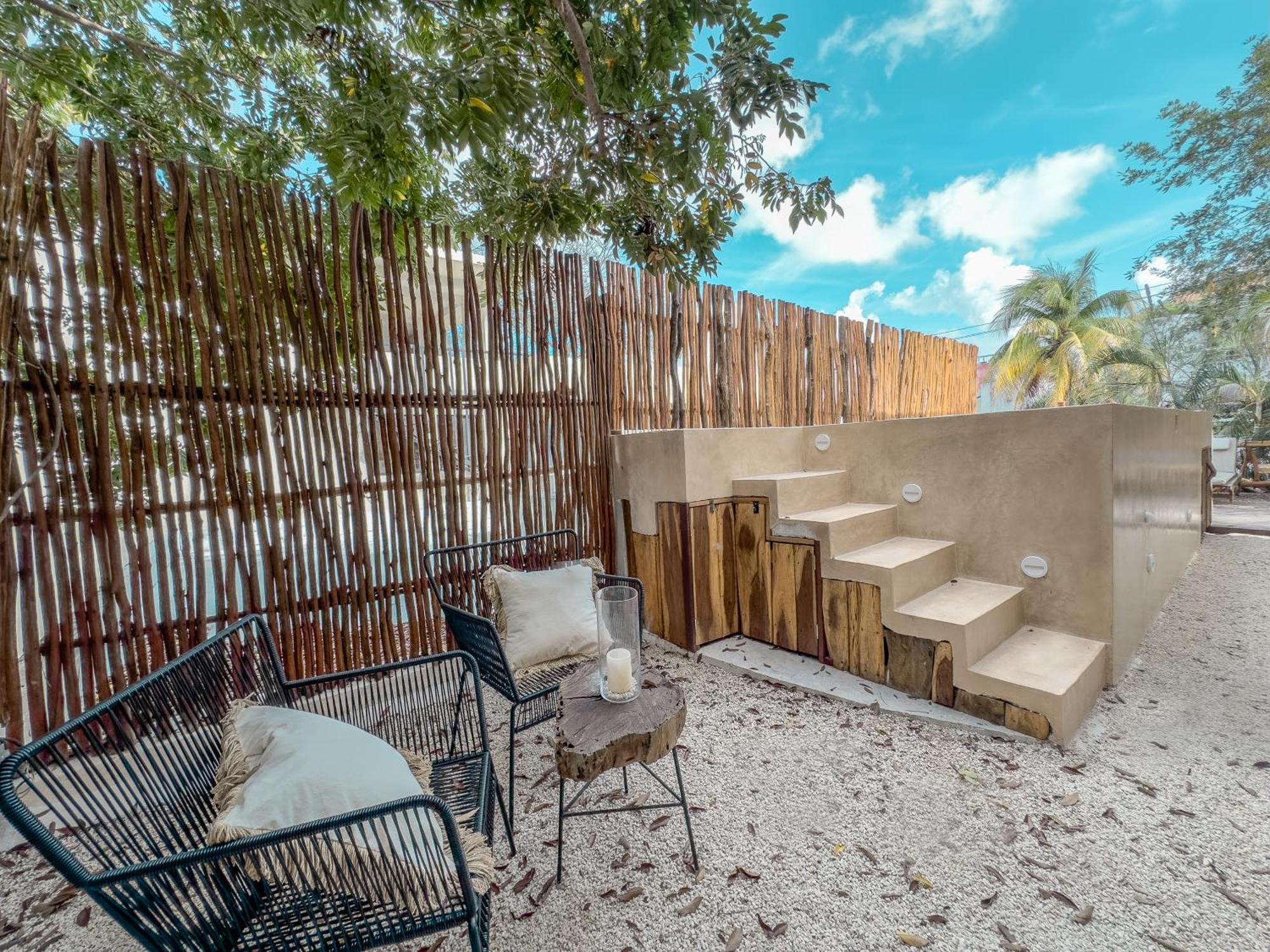 Amazing Looking At The Pool With Jacuzzi Excellent Location Apartment *