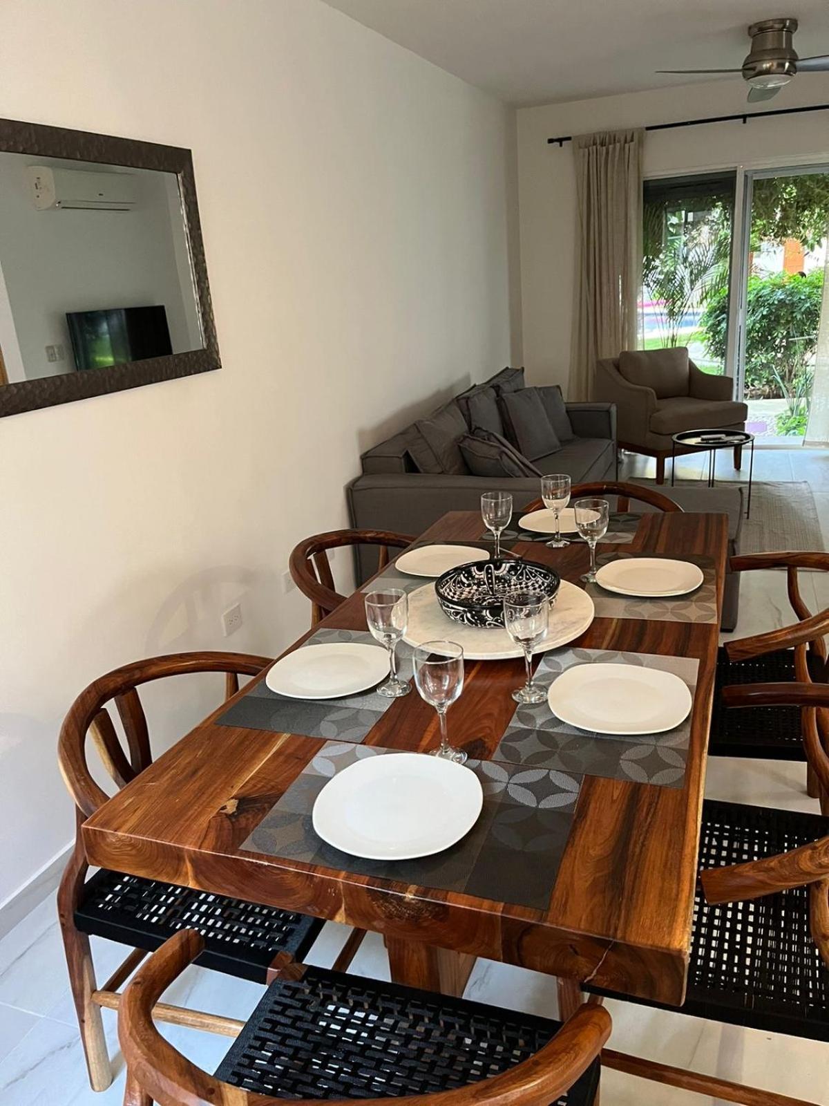 Espectacular Townhouse Renovado 3 Rec 3 Banos Apartment *