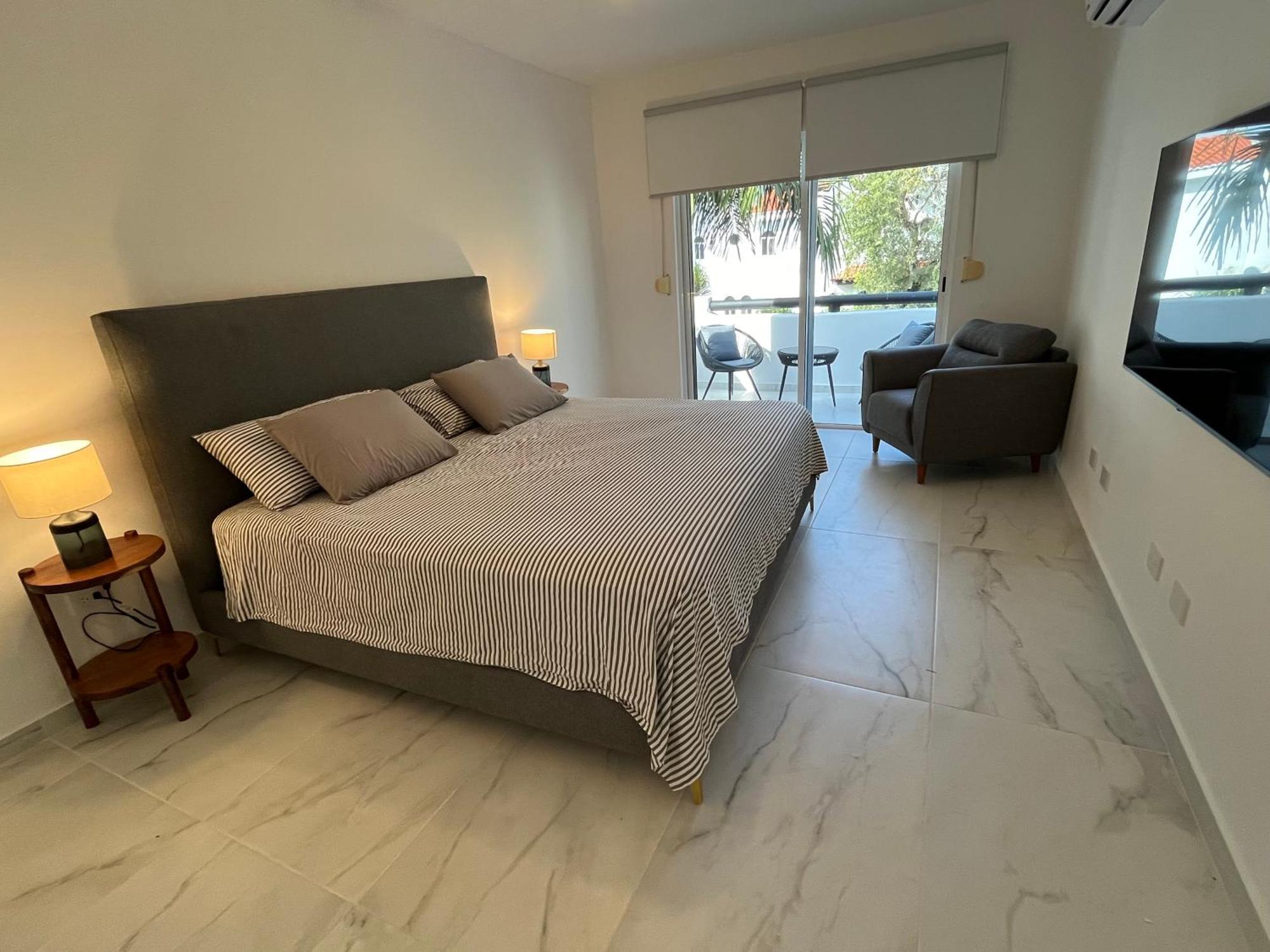 Espectacular Townhouse Renovado 3 Rec 3 Banos *