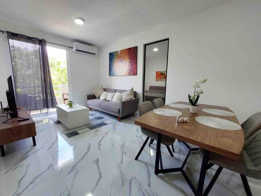Departamento La Selva J.m.