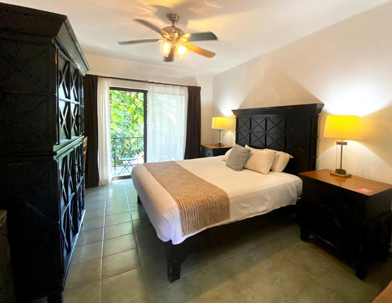Hotel Hacienda Paradise