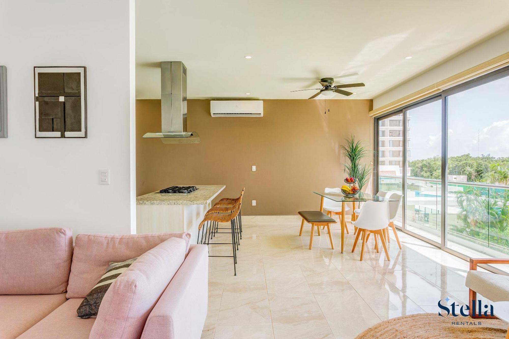 Casa de férias New Complex Style With Amenities Near Downtown 7min