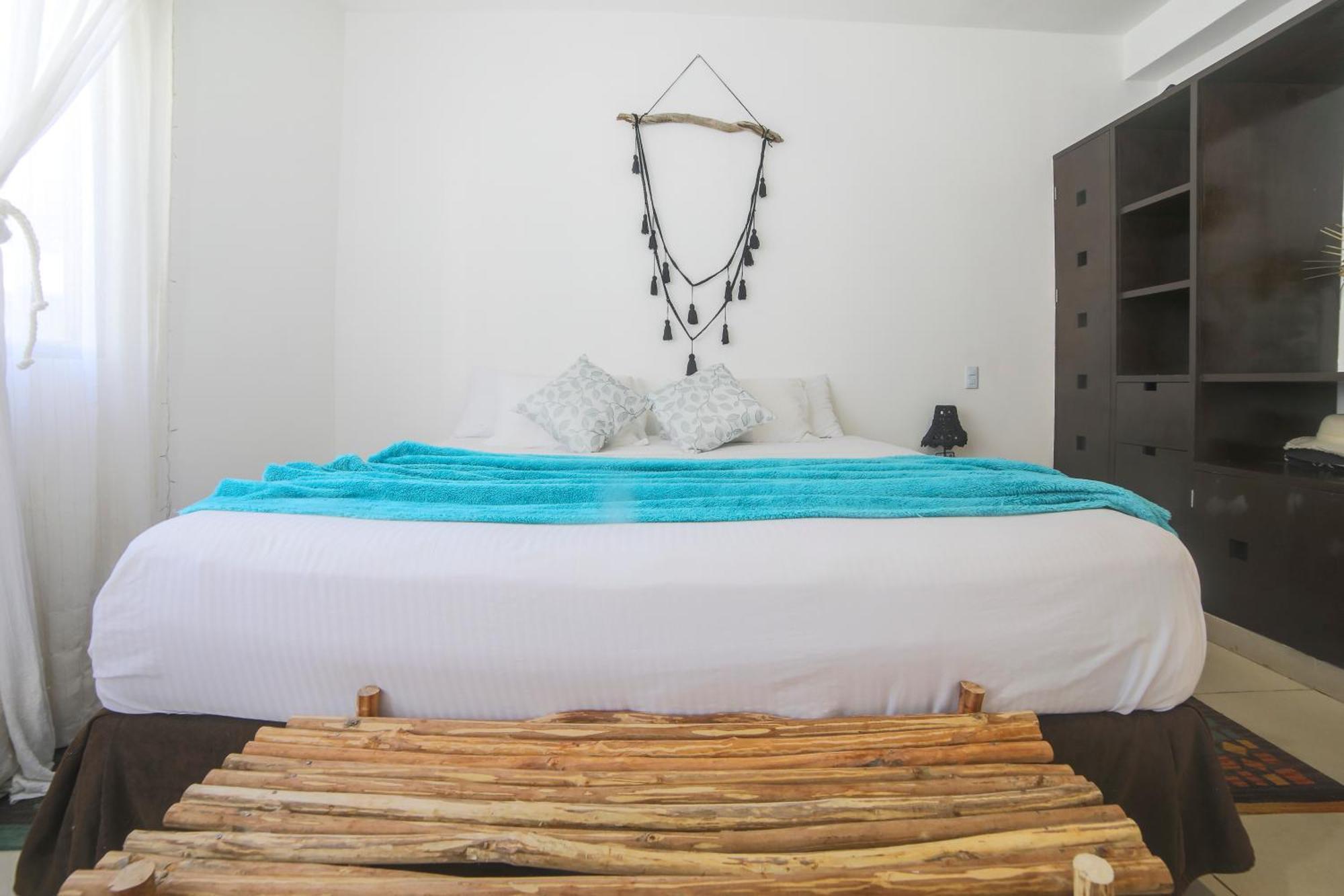 Full Equipped 2 Bdrm In Gated Community & Pool View Apartment