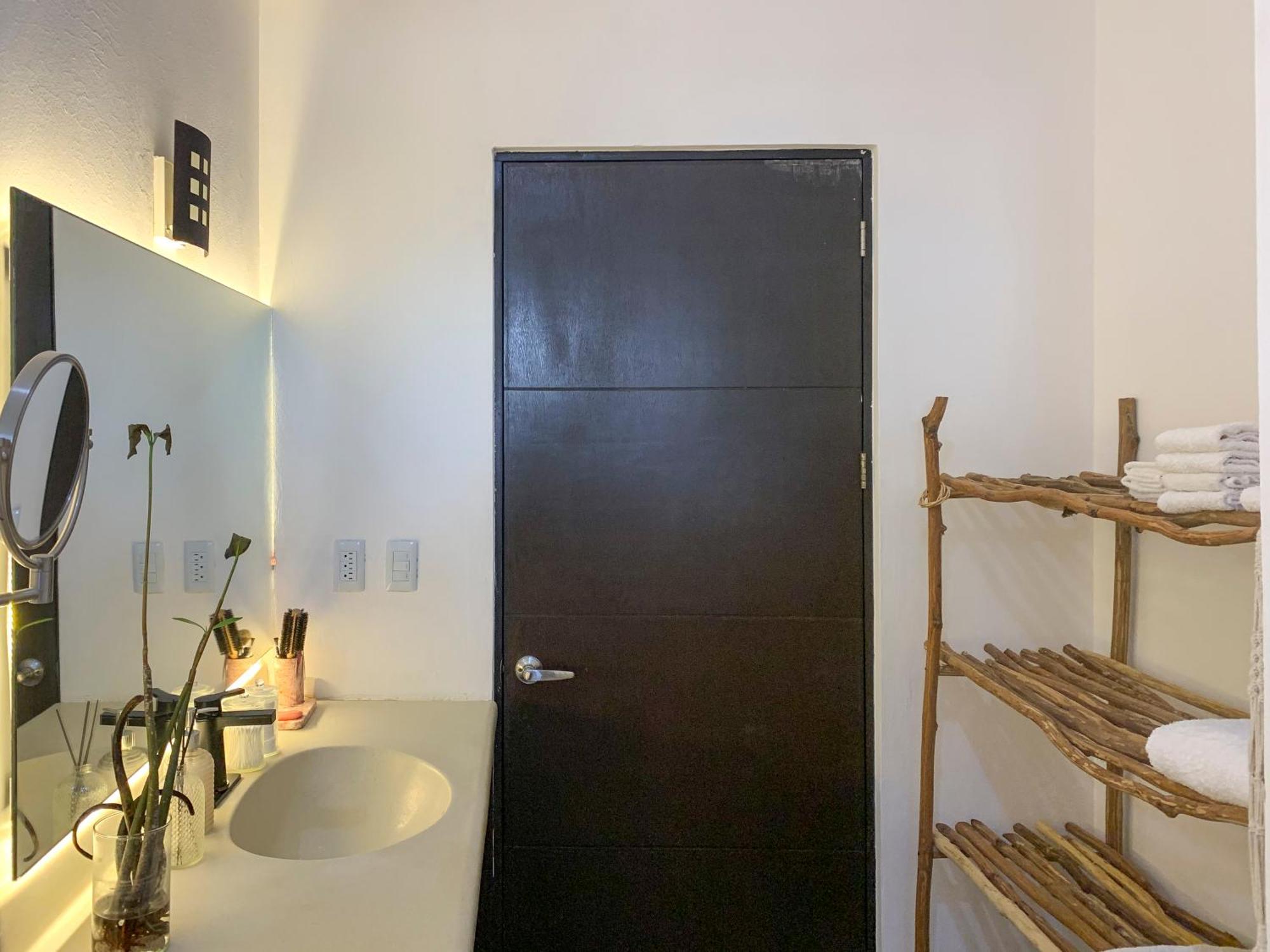 Full Equipped 2 Bdrm In Gated Community & Pool View Apartment *