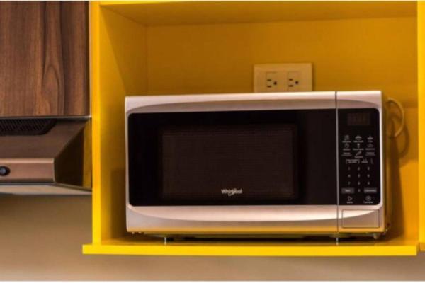 Apartment Yellow *