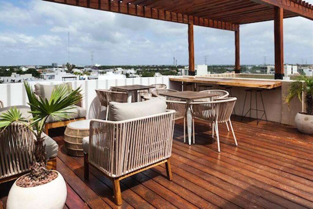 Apartment Beachside Haven Modern 2br Condo, With Rooftop Pool