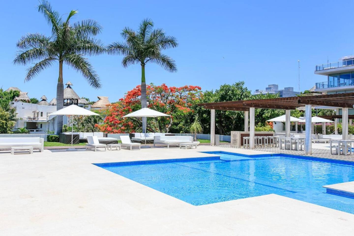 Magia Apartments, Resort-style, Prime Location With Ocean Views! *