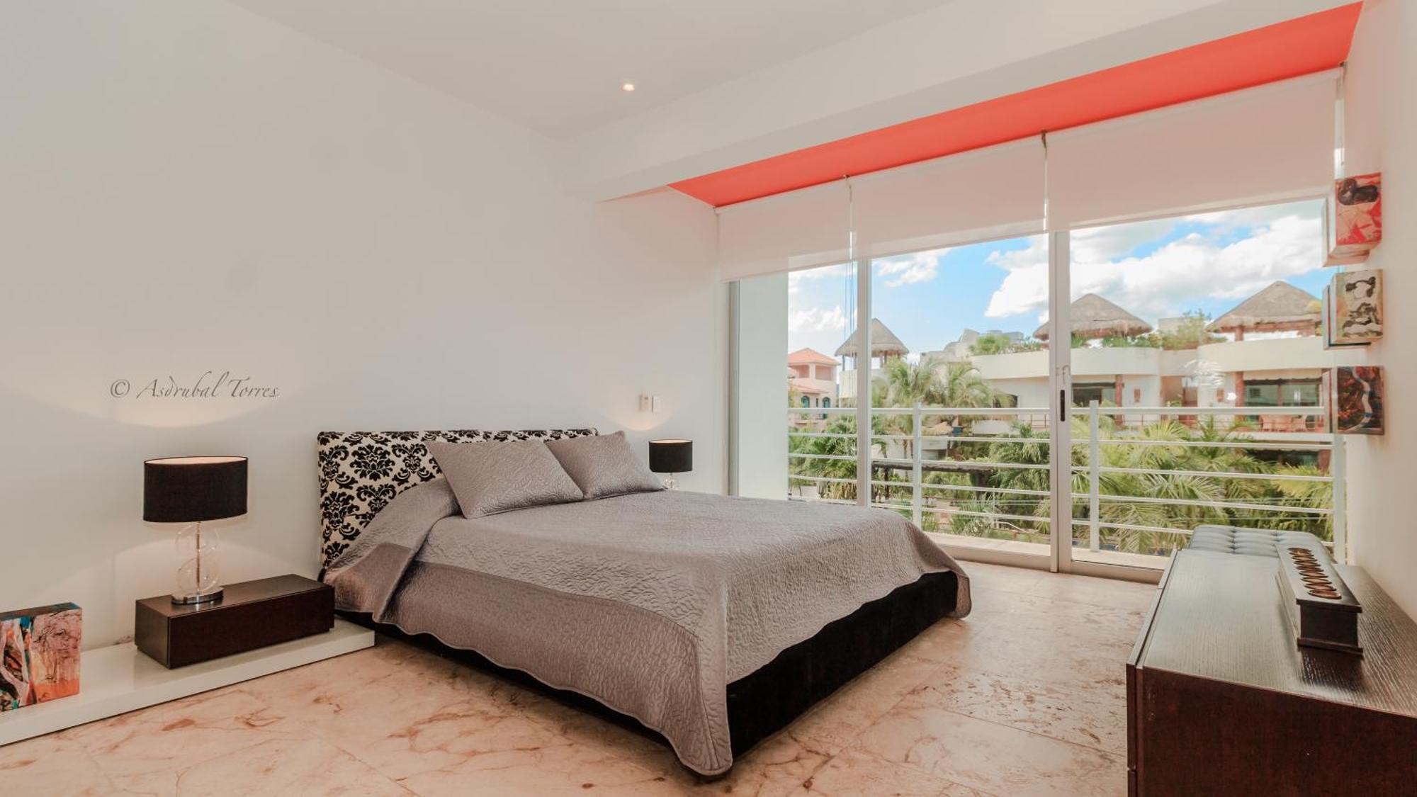 Magia Apartments, Resort-style, Prime Location With Ocean Views!
