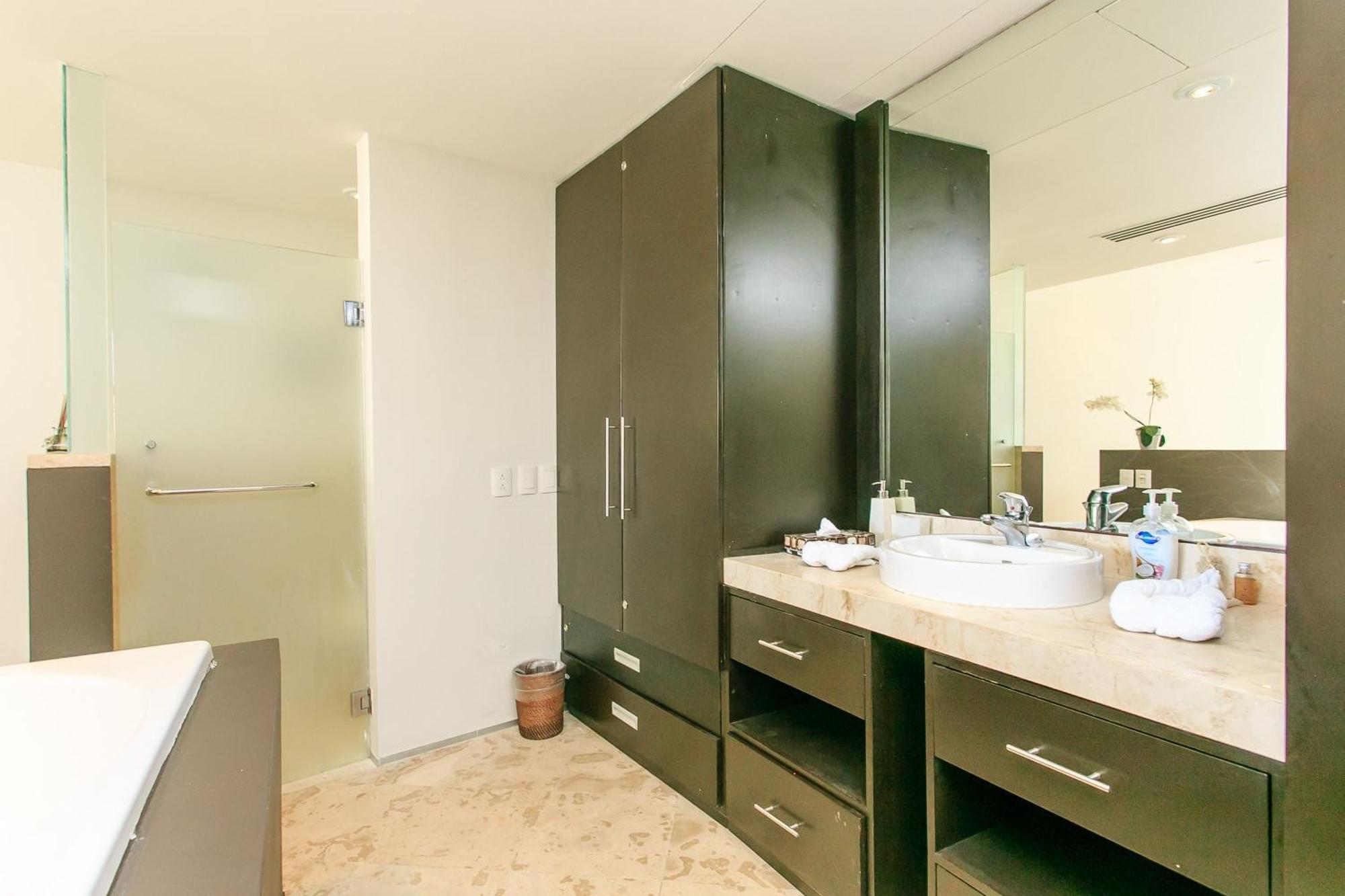 Magia Apartments, Resort-style, Prime Location With Ocean Views!