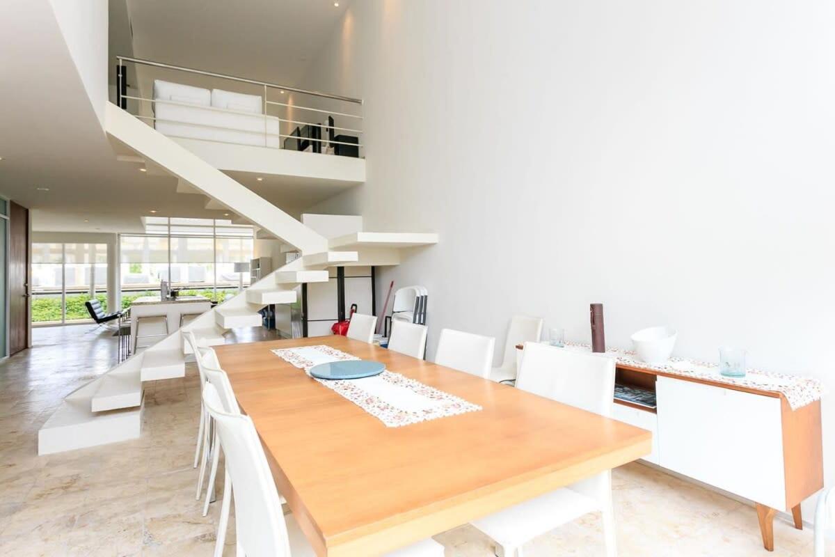 Magia Apartments, Resort-style, Prime Location With Ocean Views!