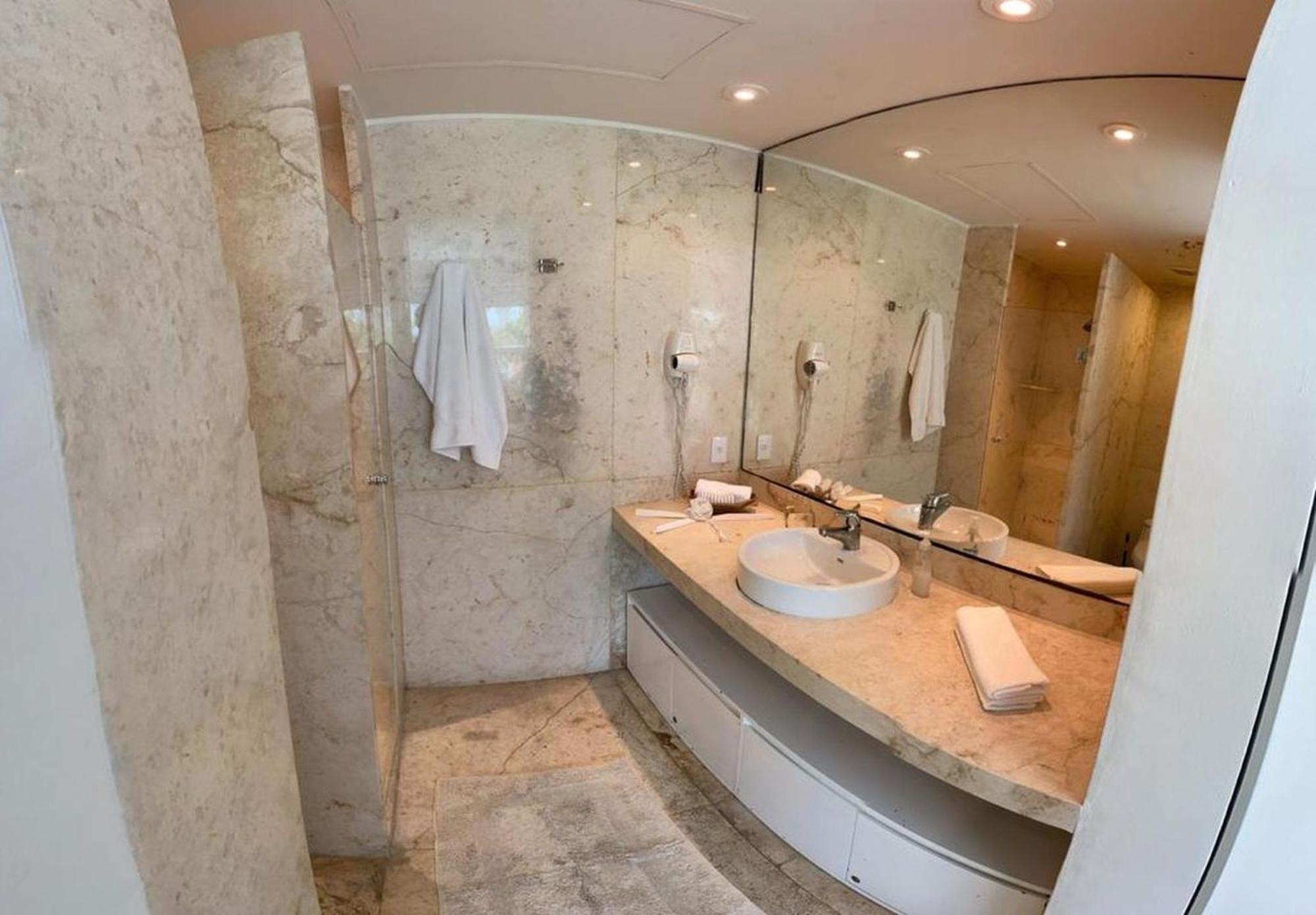 Magia Apartments, Resort-style, Prime Location With Ocean Views!