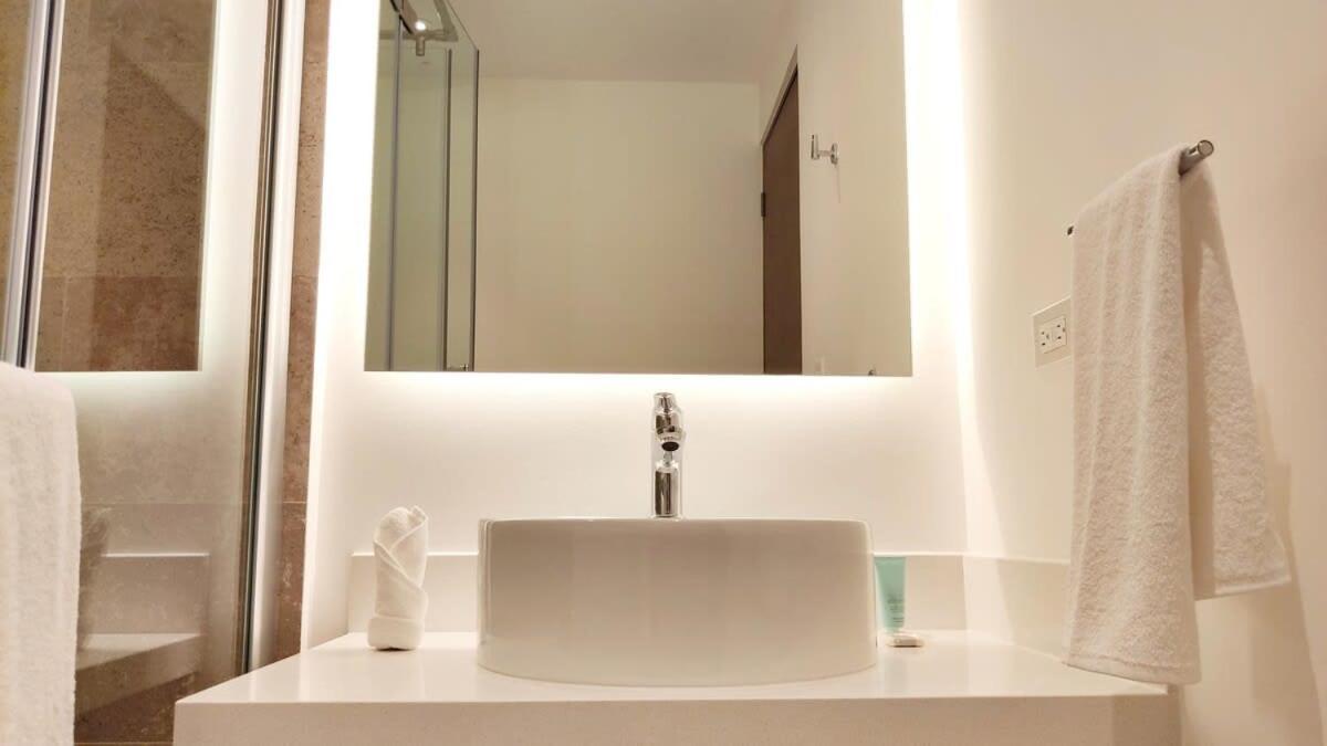 2 Bedroom Amazing Rooftop Apartment *