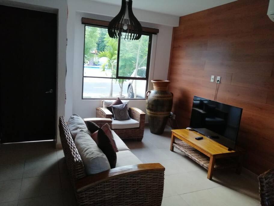Great Cheerful 2 Bedroom House With Pool And Ferienhaus *