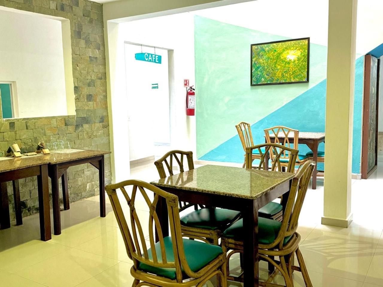 Punta Esmeralda Khách sạn 3*