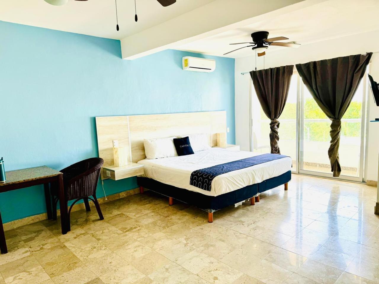 Punta Esmeralda Khách sạn
