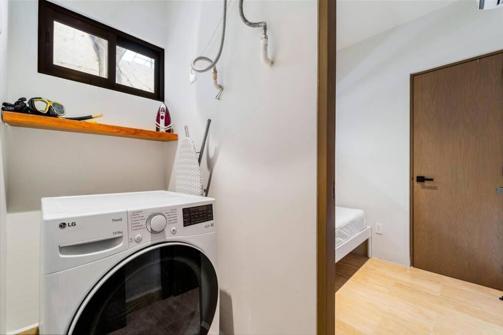 Apartment Luxury Penthouse, Pool, Gym, 5mins To *