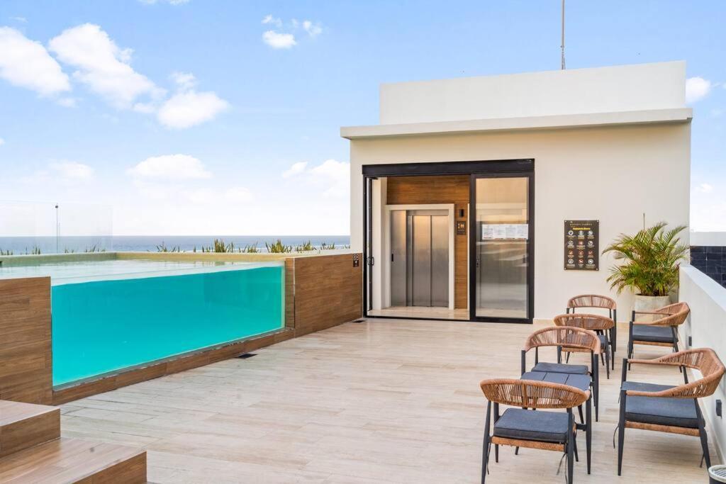 Luxury Penthouse, Pool, Gym, 5mins To Apartment Playa del Carmen