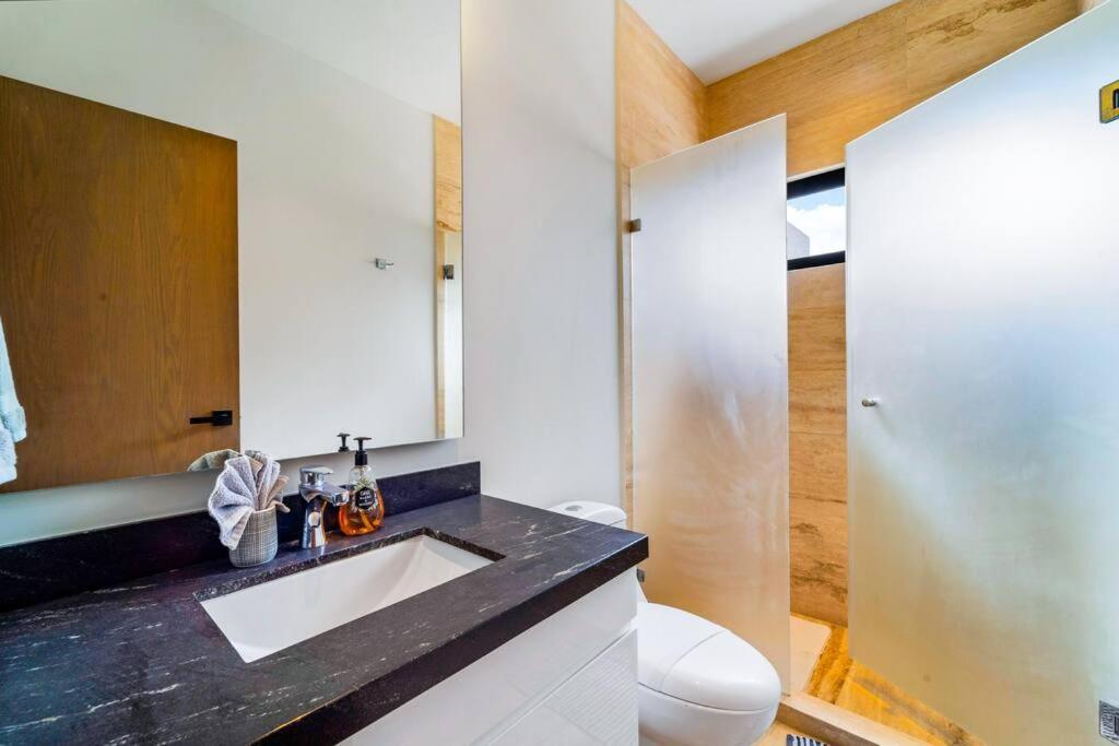 Luxury Penthouse, Pool, Gym, 5mins To Playa del Carmen
