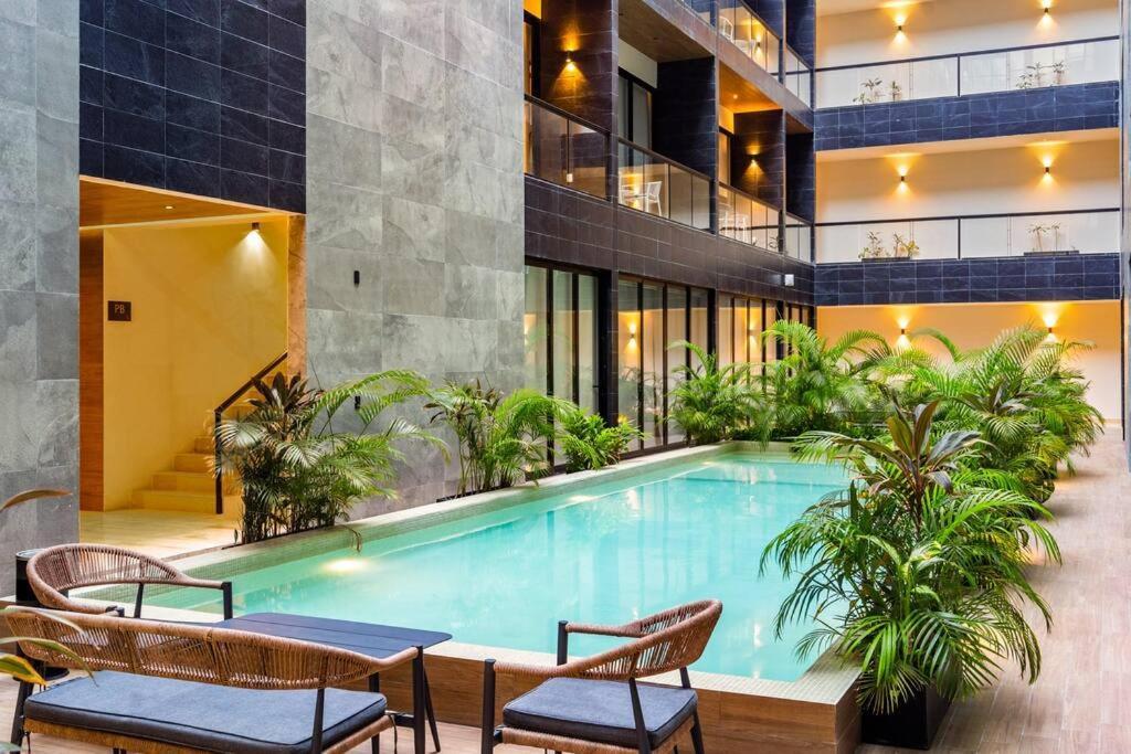Luxury Penthouse, Pool, Gym, 5mins To * Playa del Carmen