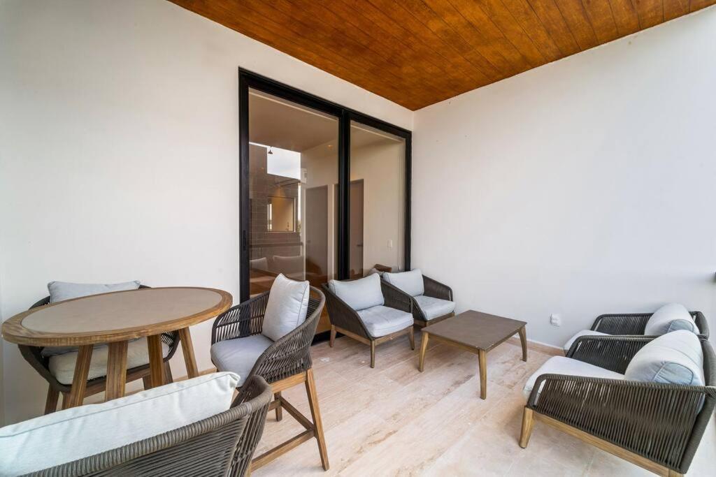 Luxury Penthouse, Pool, Gym, 5mins To Apartment Playa del Carmen