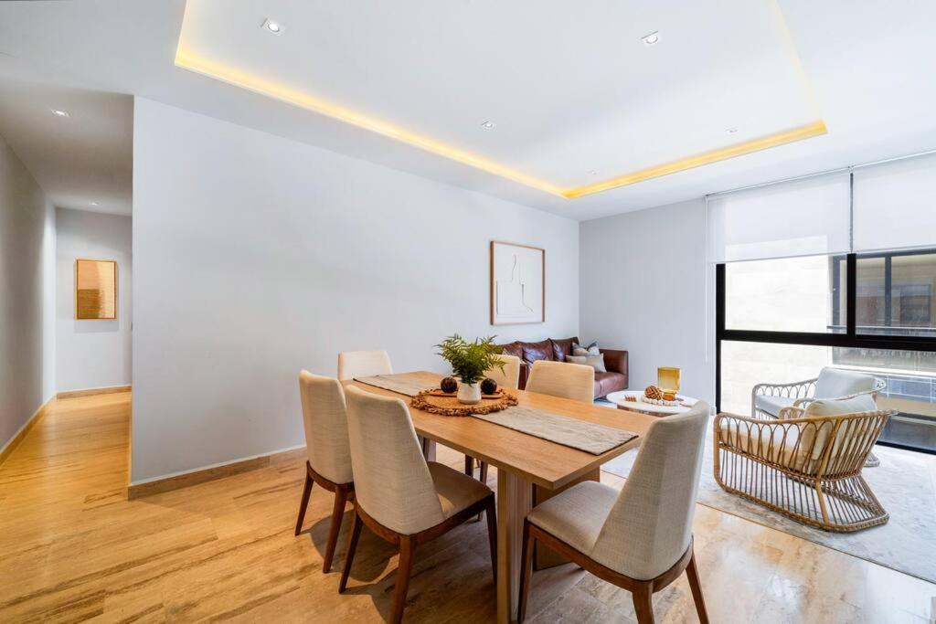 Luxury Penthouse, Pool, Gym, 5mins To Apartment *