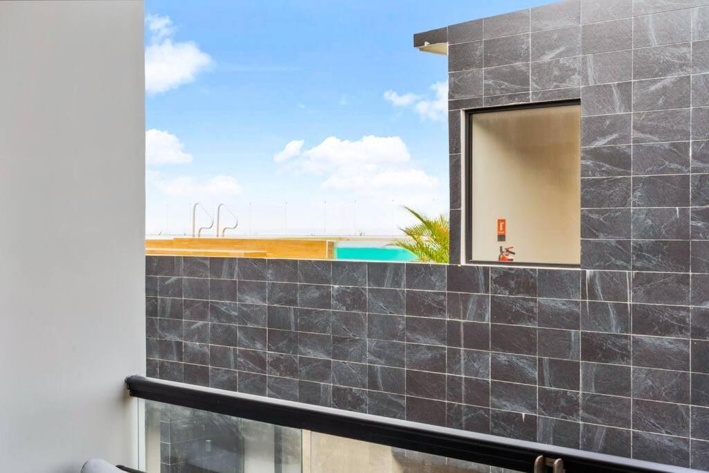 Luxury Penthouse, Pool, Gym, 5mins To Apartment *