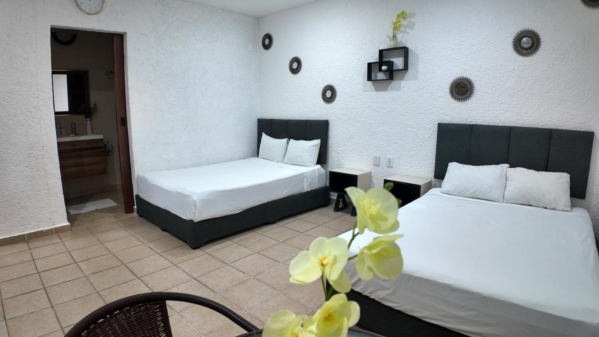 Bosque Caribe, 5th Av. Zone 3* Playa del Carmen