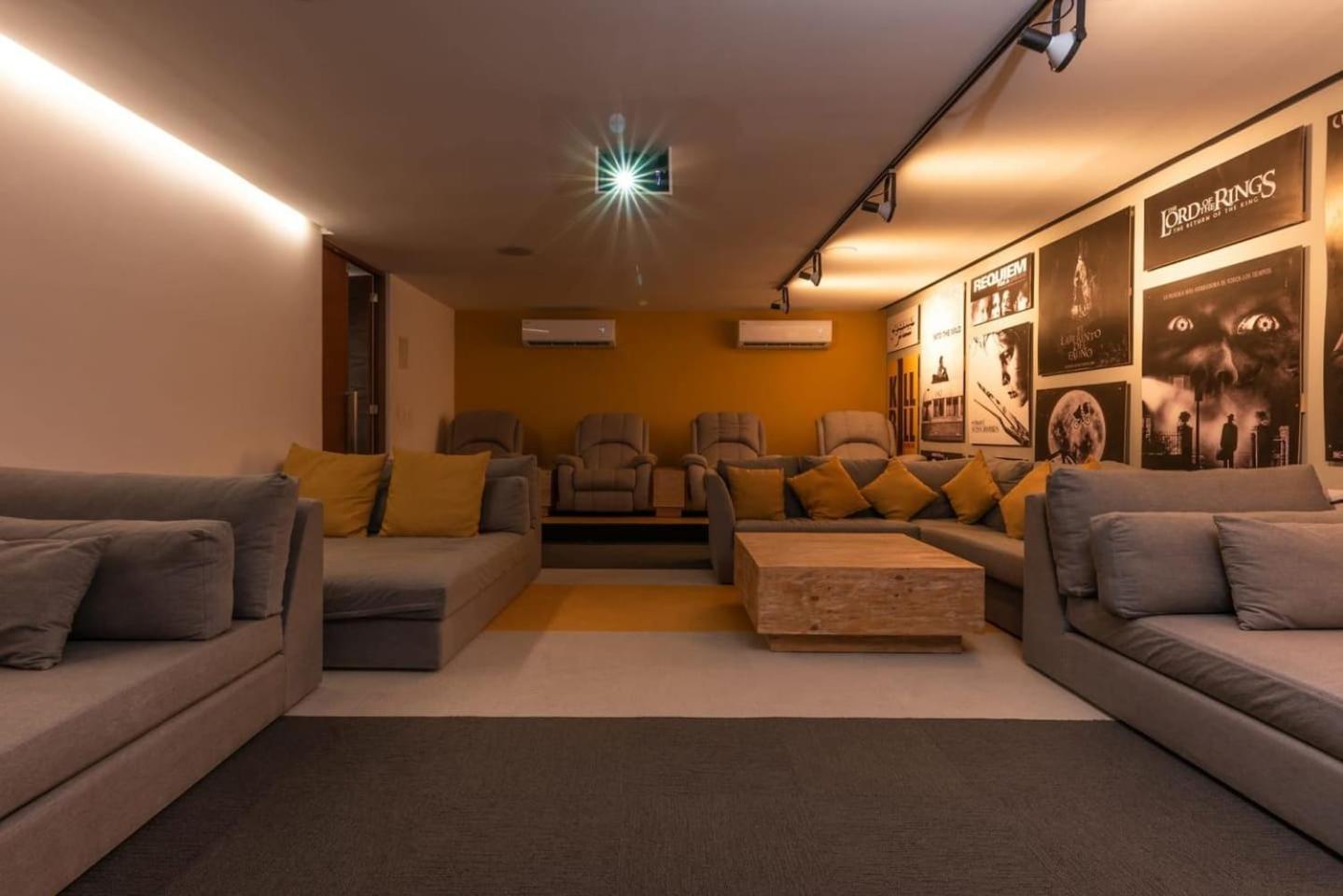 Swim-up 1-bedroom Apartment