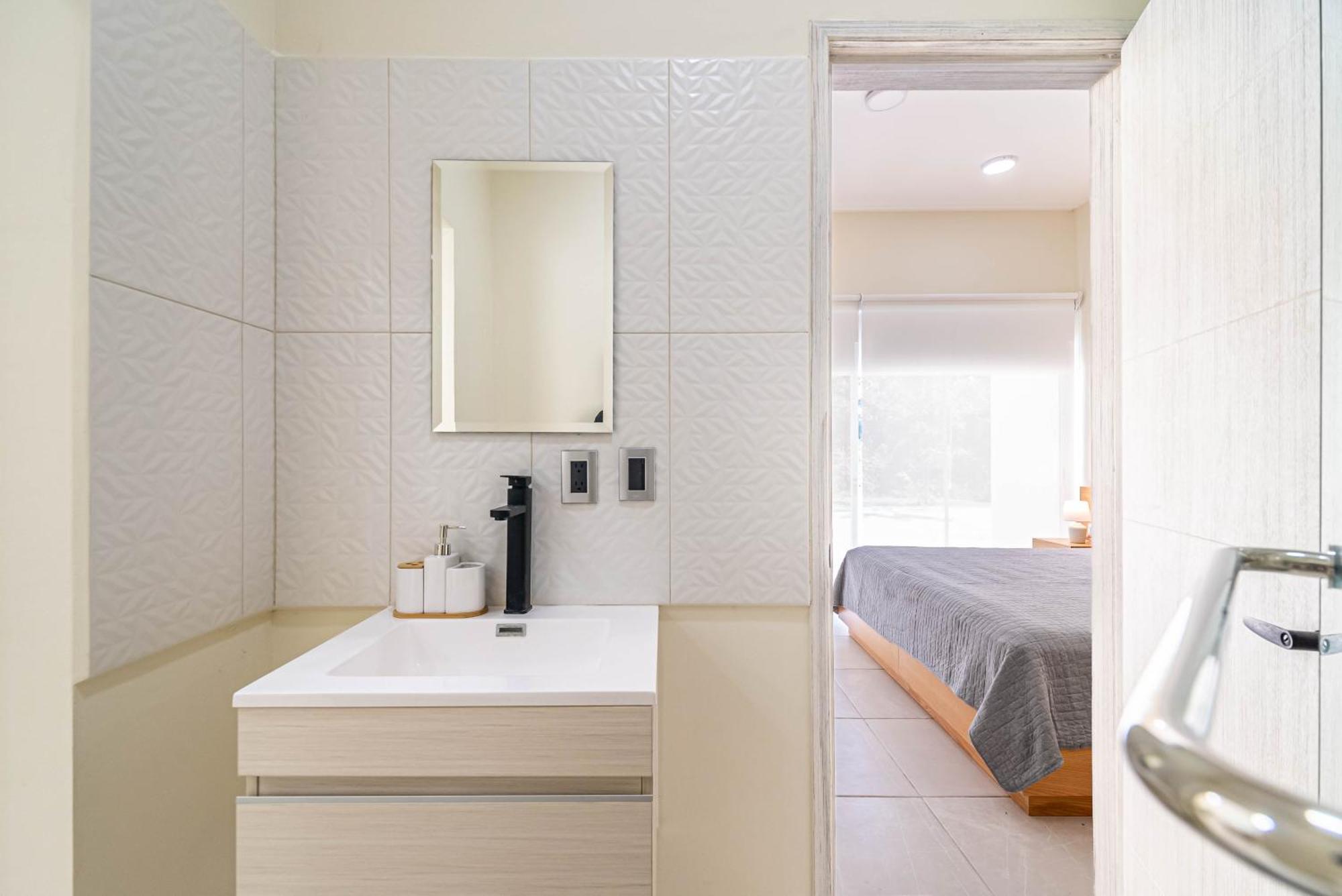 2 Bd With Balcony, Rooftop Pool, Hot Tub, Gym Nhà nghỉ