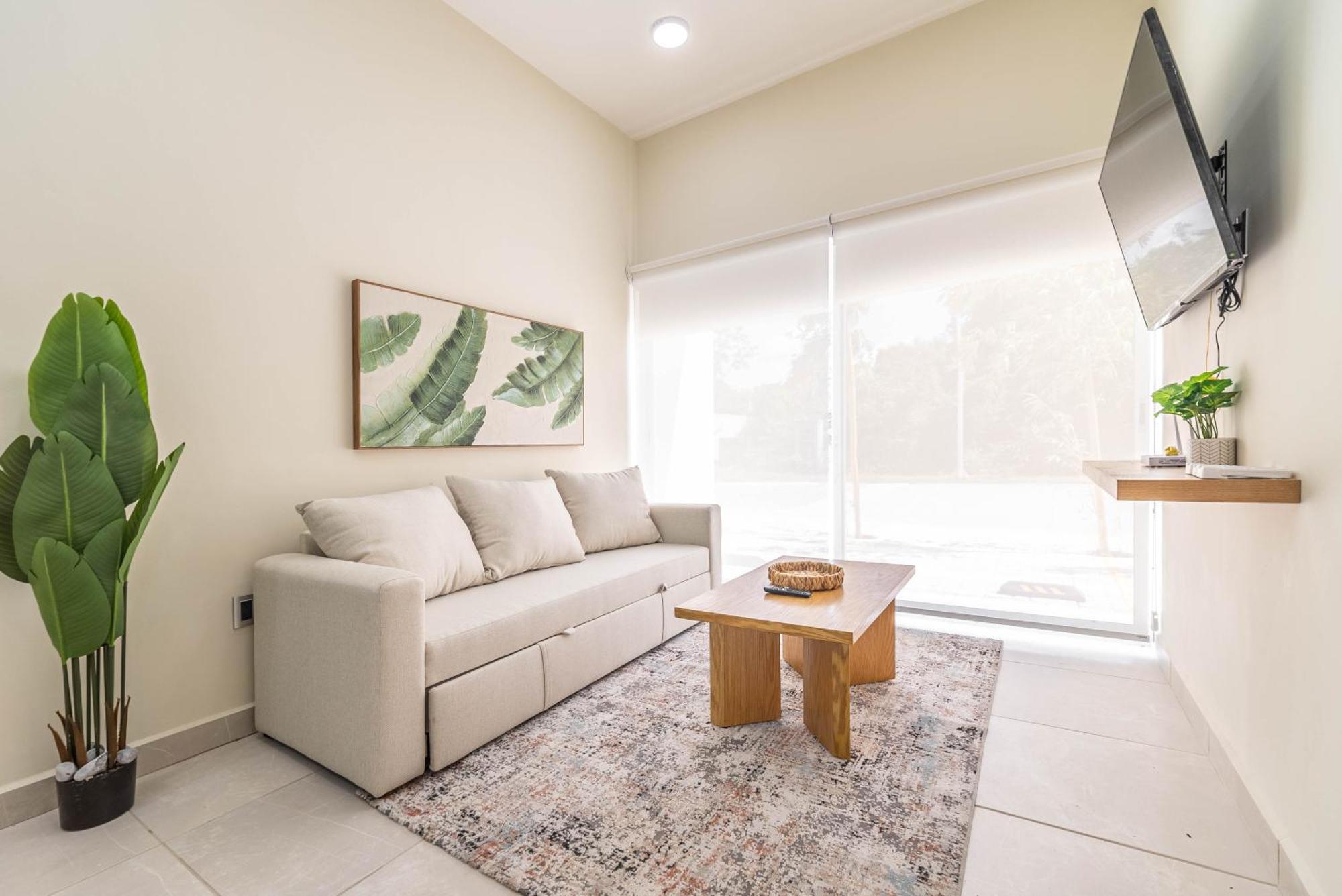 Nhà nghỉ 2 Bd With Balcony, Rooftop Pool, Hot Tub, Gym *