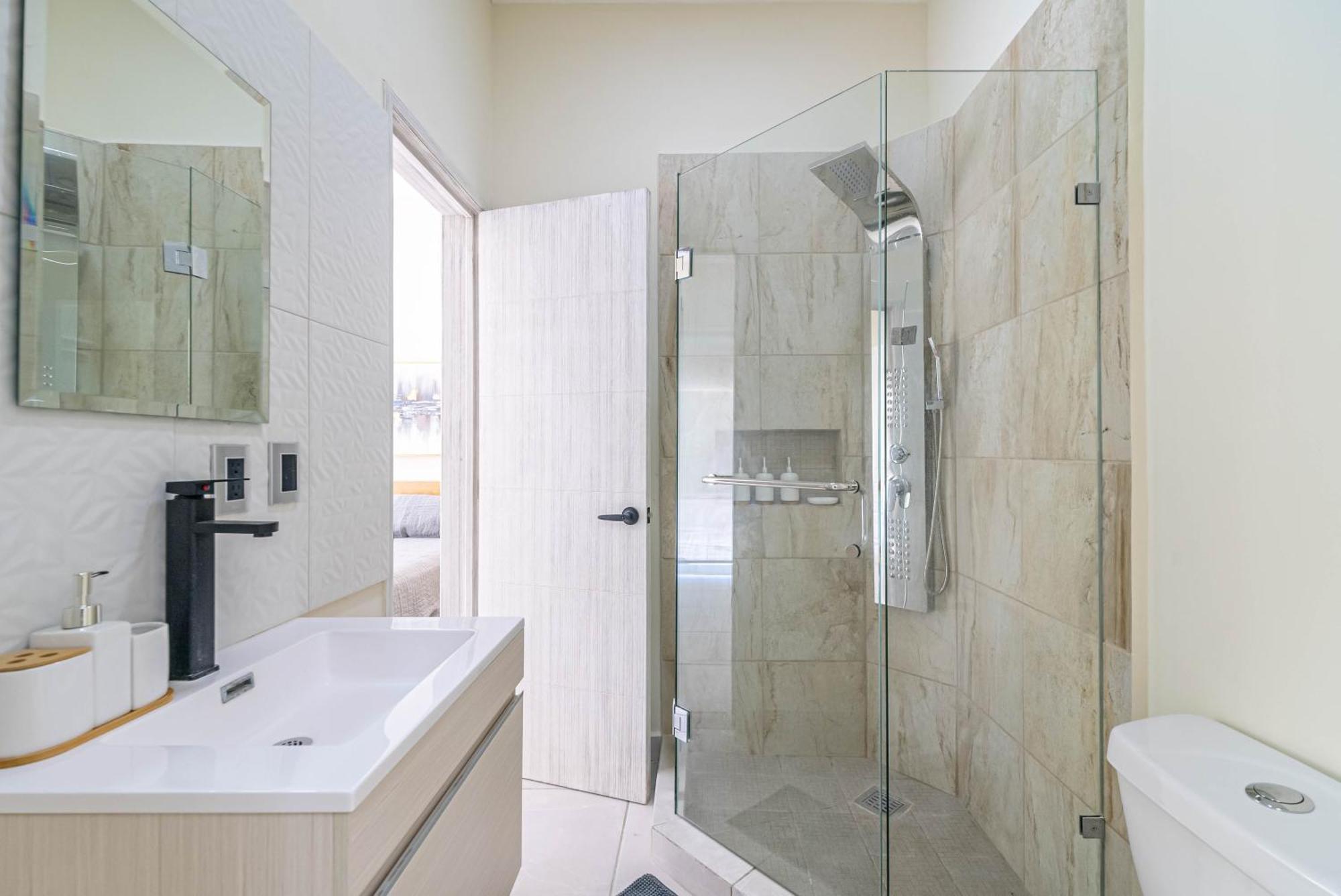 Nhà nghỉ 2 Bd With Balcony, Rooftop Pool, Hot Tub, Gym Playa del Carmen