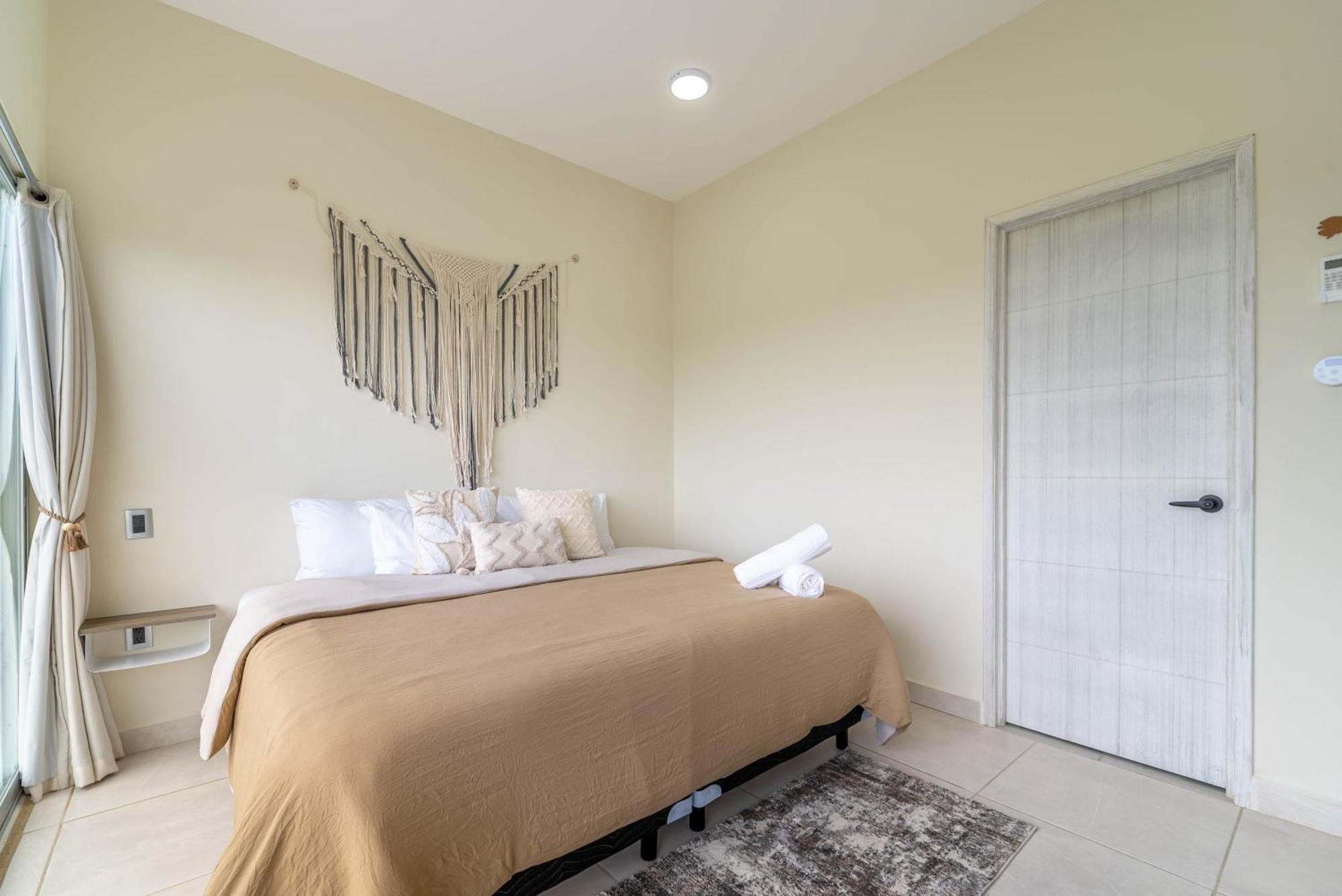 3 Bd With Balcony, Gym, Rooftop Pool, Hot Tub Holiday home Playa del Carmen