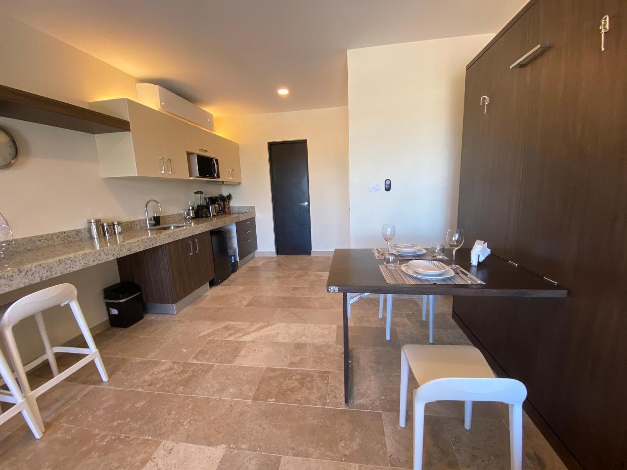 Large Studio, Large Rooftop Pool, Great Location! Apartment Playa del Carmen