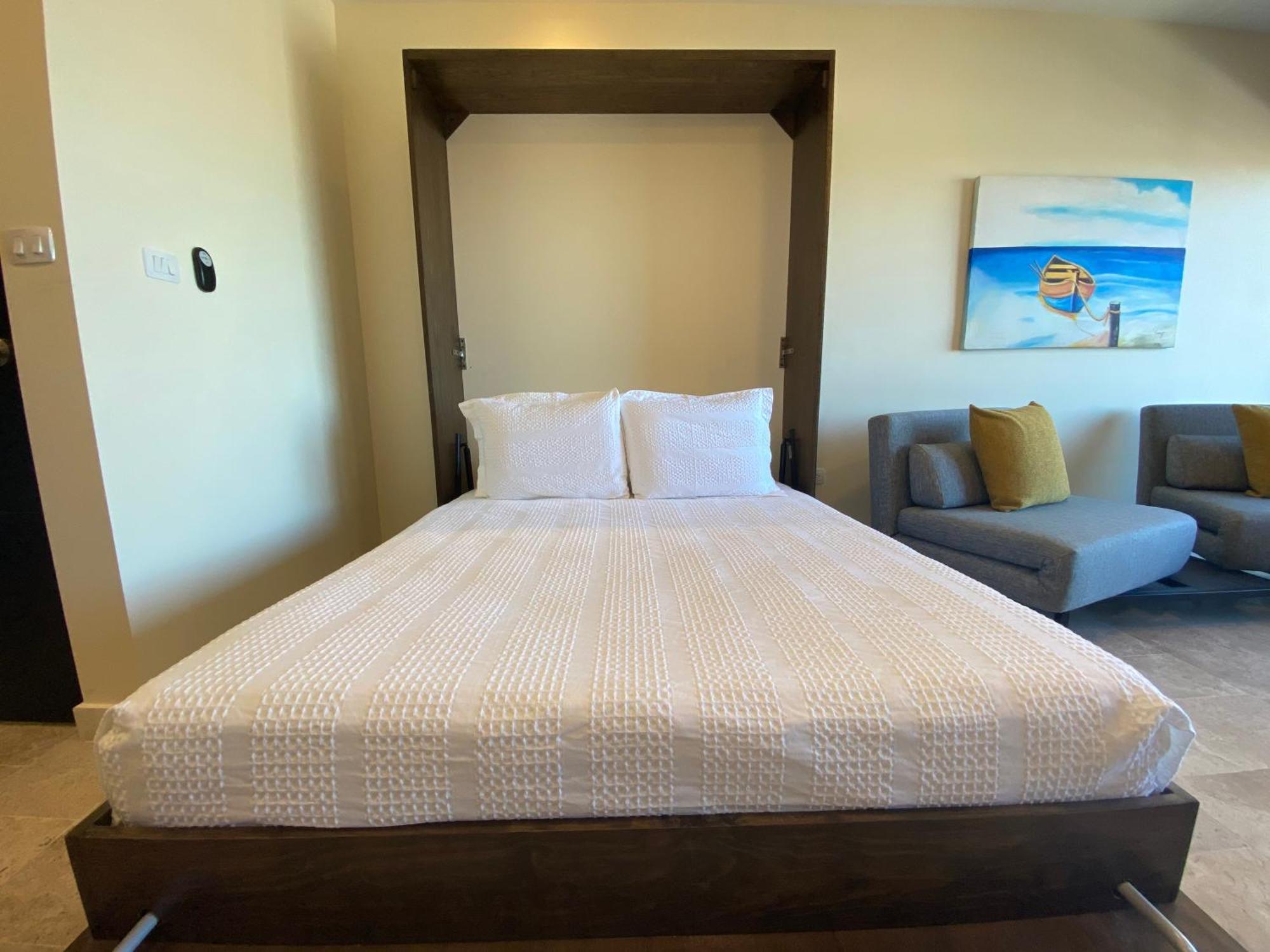 Large Studio, Large Rooftop Pool, Great Location! Playa del Carmen