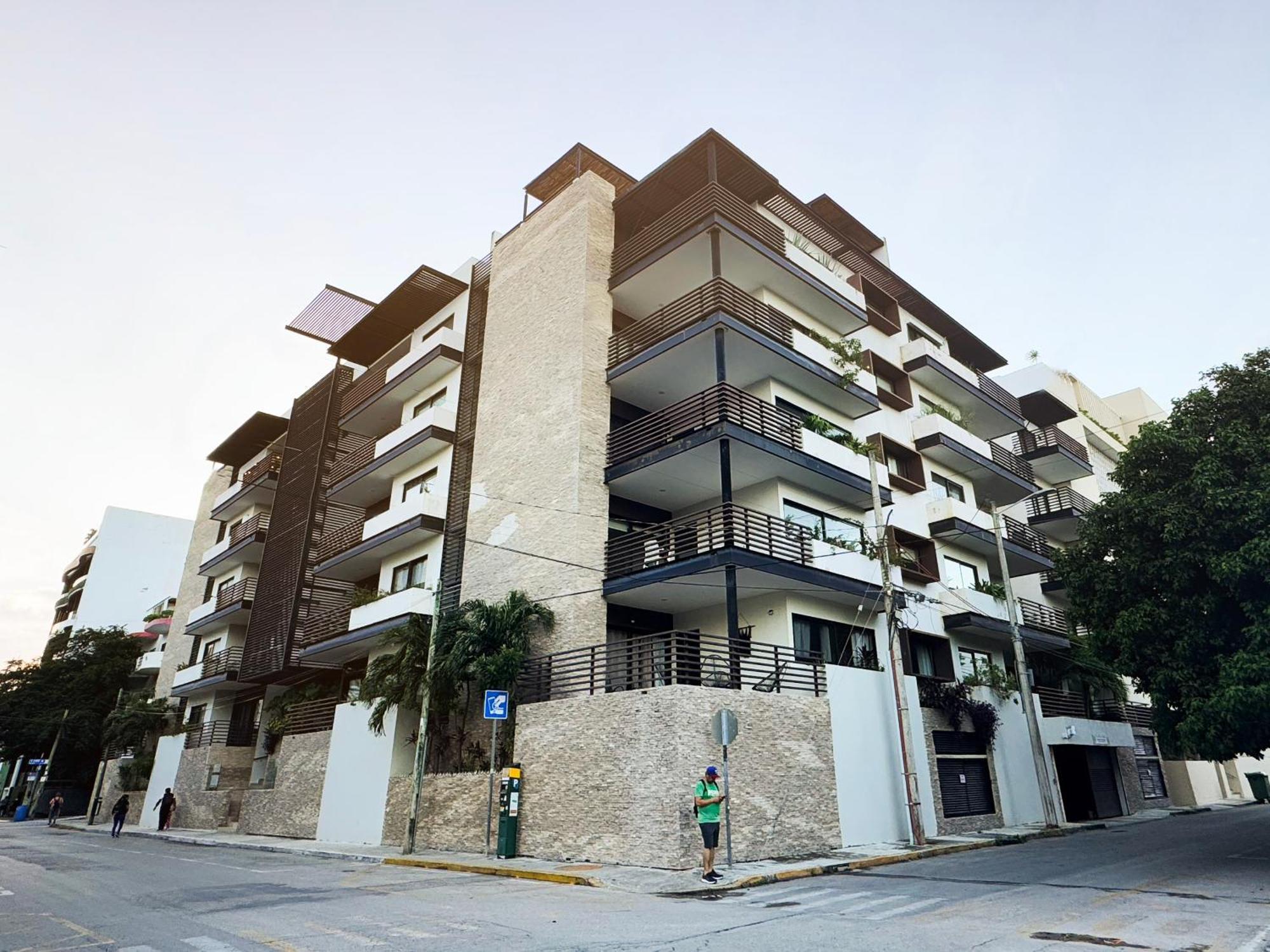 Apartment Modern 2-bedroom, 2-bath In The Heart Of Playa Del Carmen- Arenis
