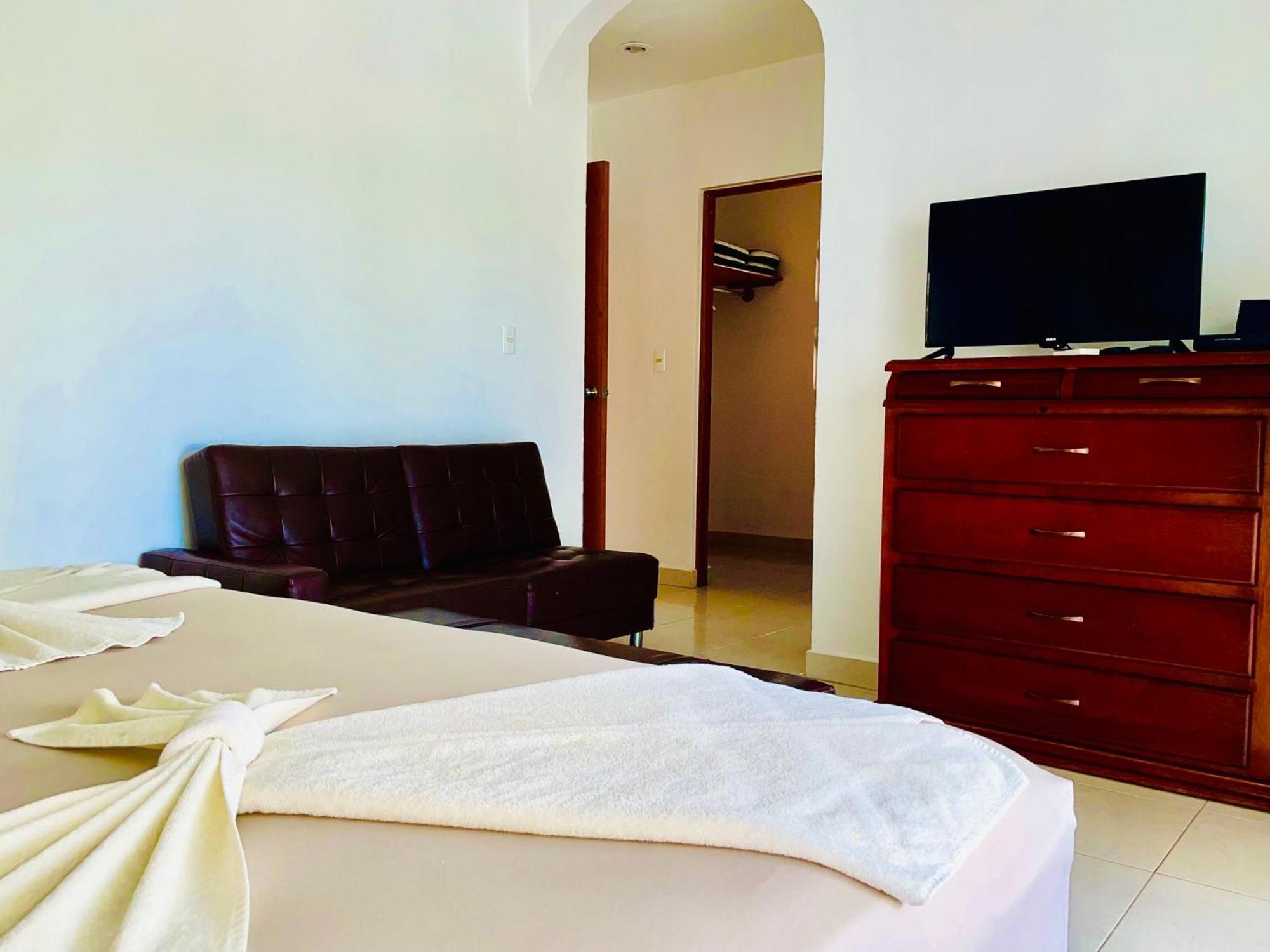 Deluxe Jacuzzi Balcony With Swimming Pool Air Conditioning And Parking Pensión 3*
