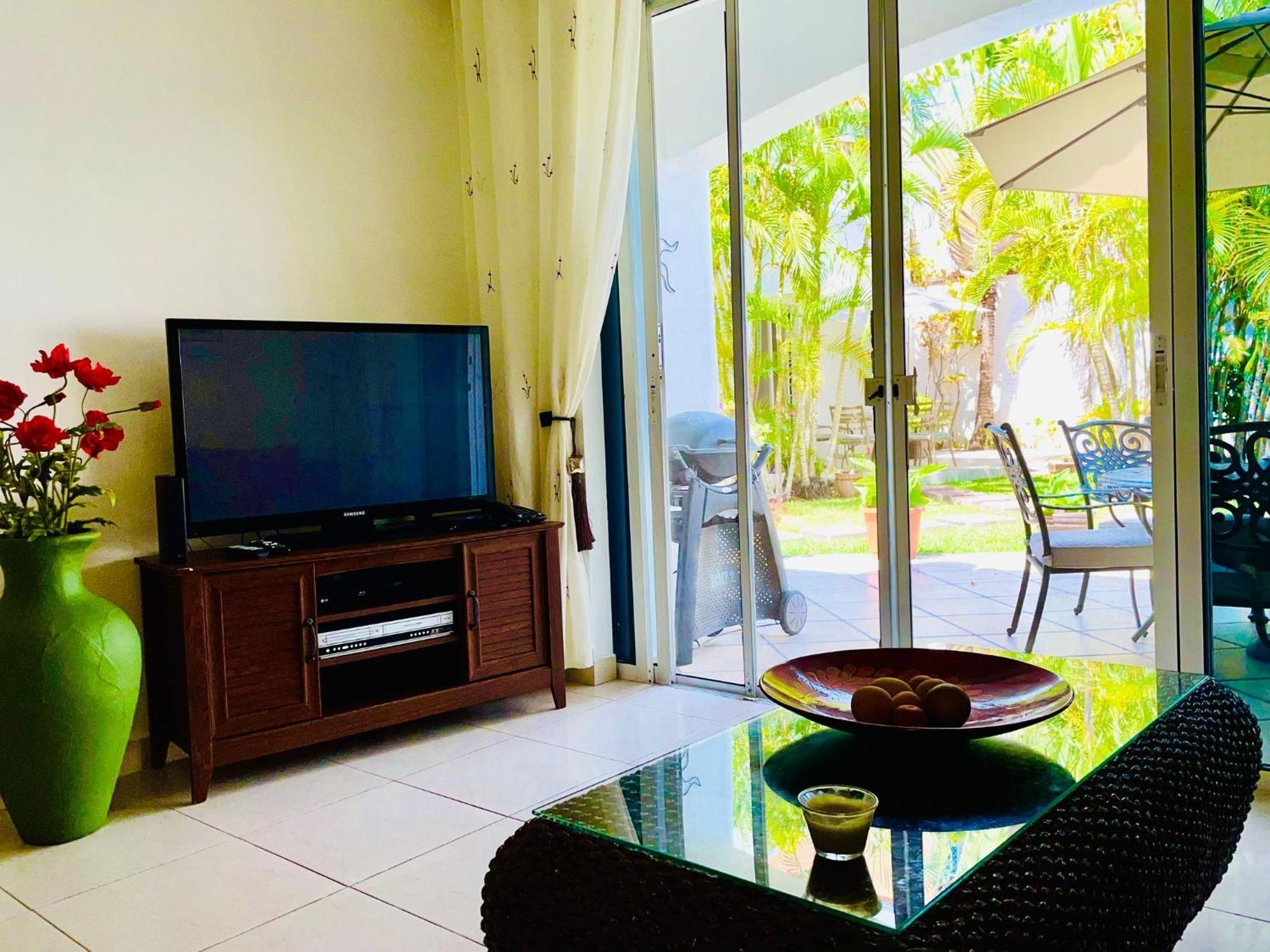 Bed and breakfast Deluxe Jacuzzi Balcony With Swimming Pool Air Conditioning And Parking 3*