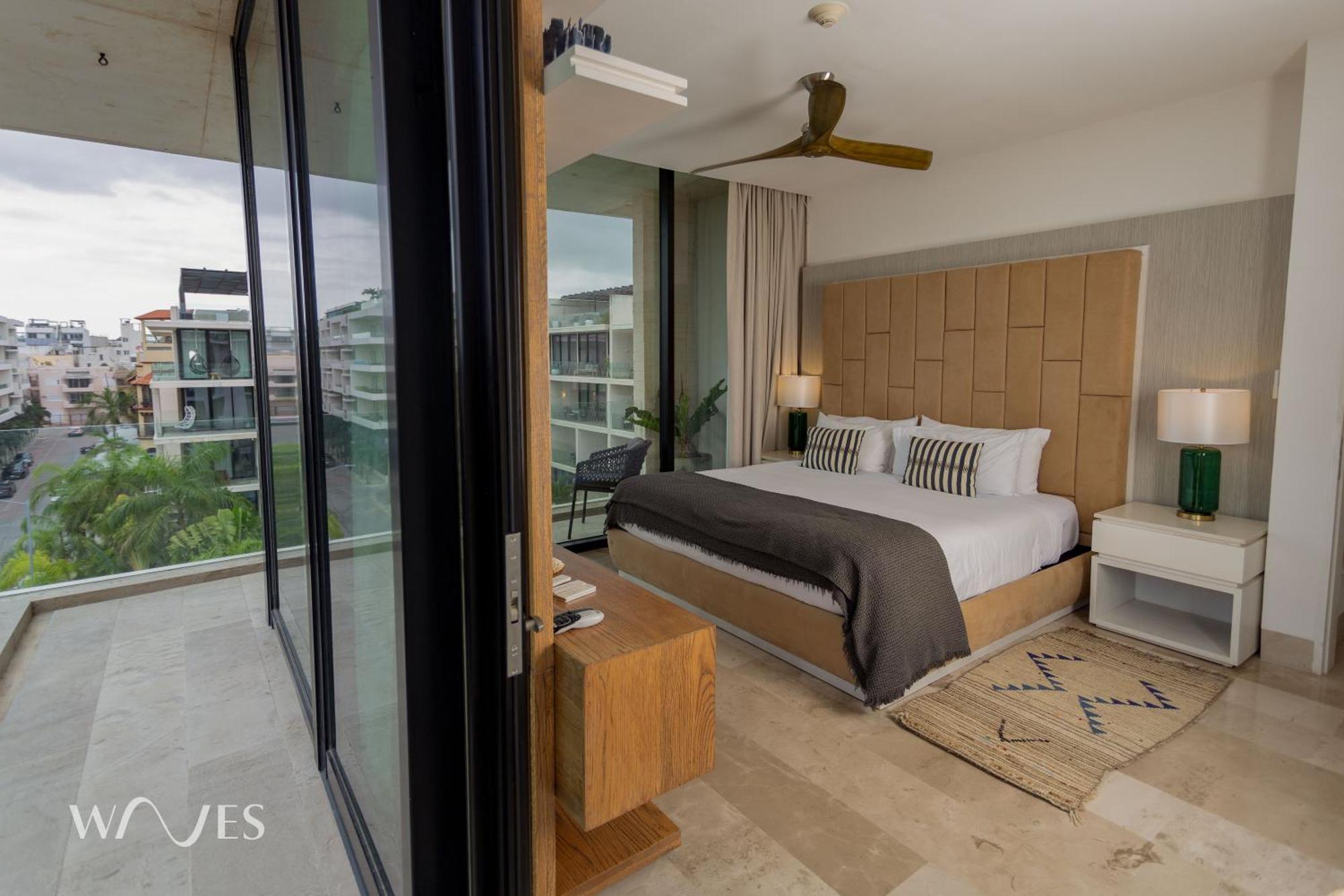3 Br. Ocean Front Ph With Stunning Views Apartment