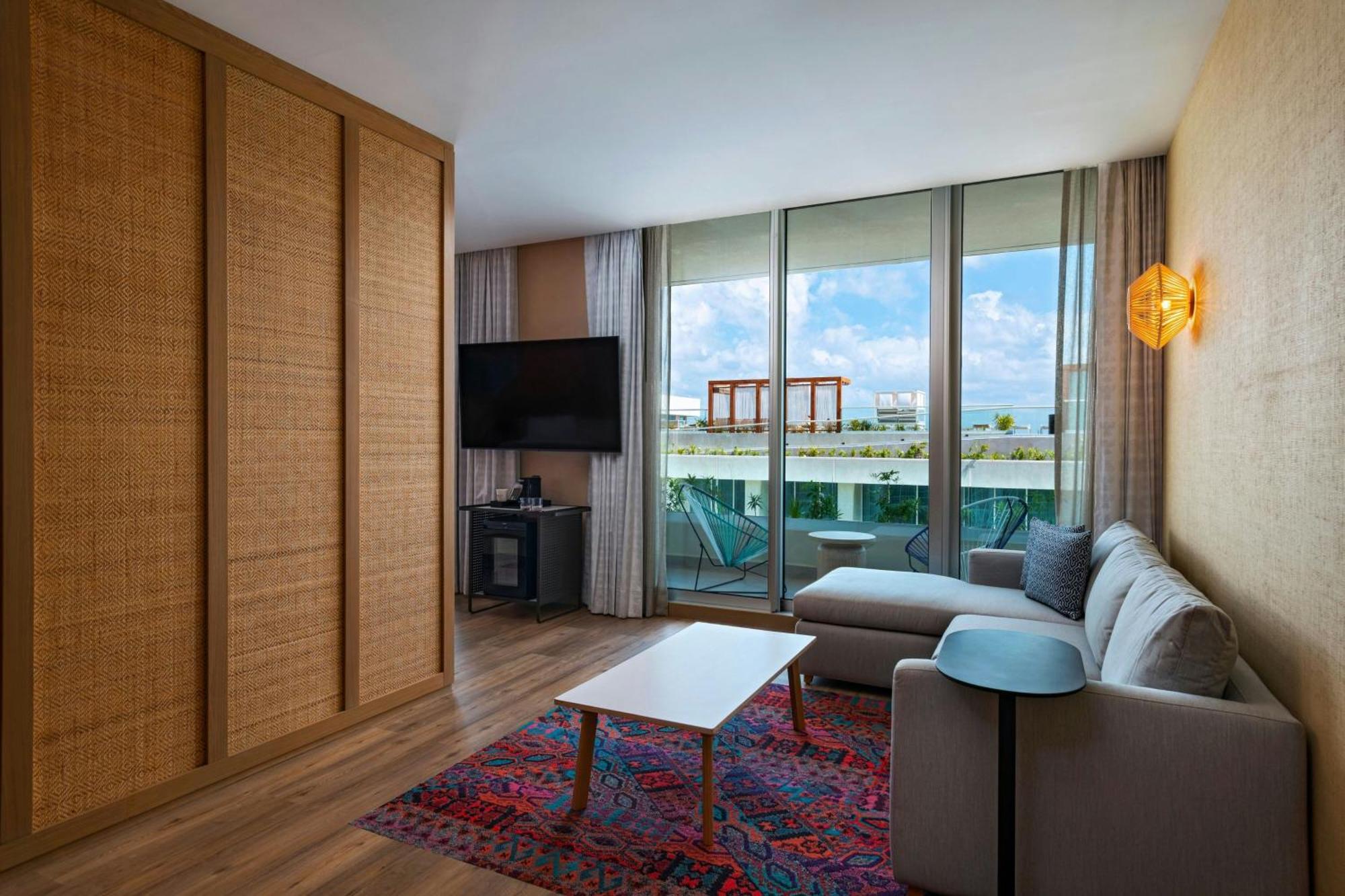 Hotel Aloft 5*