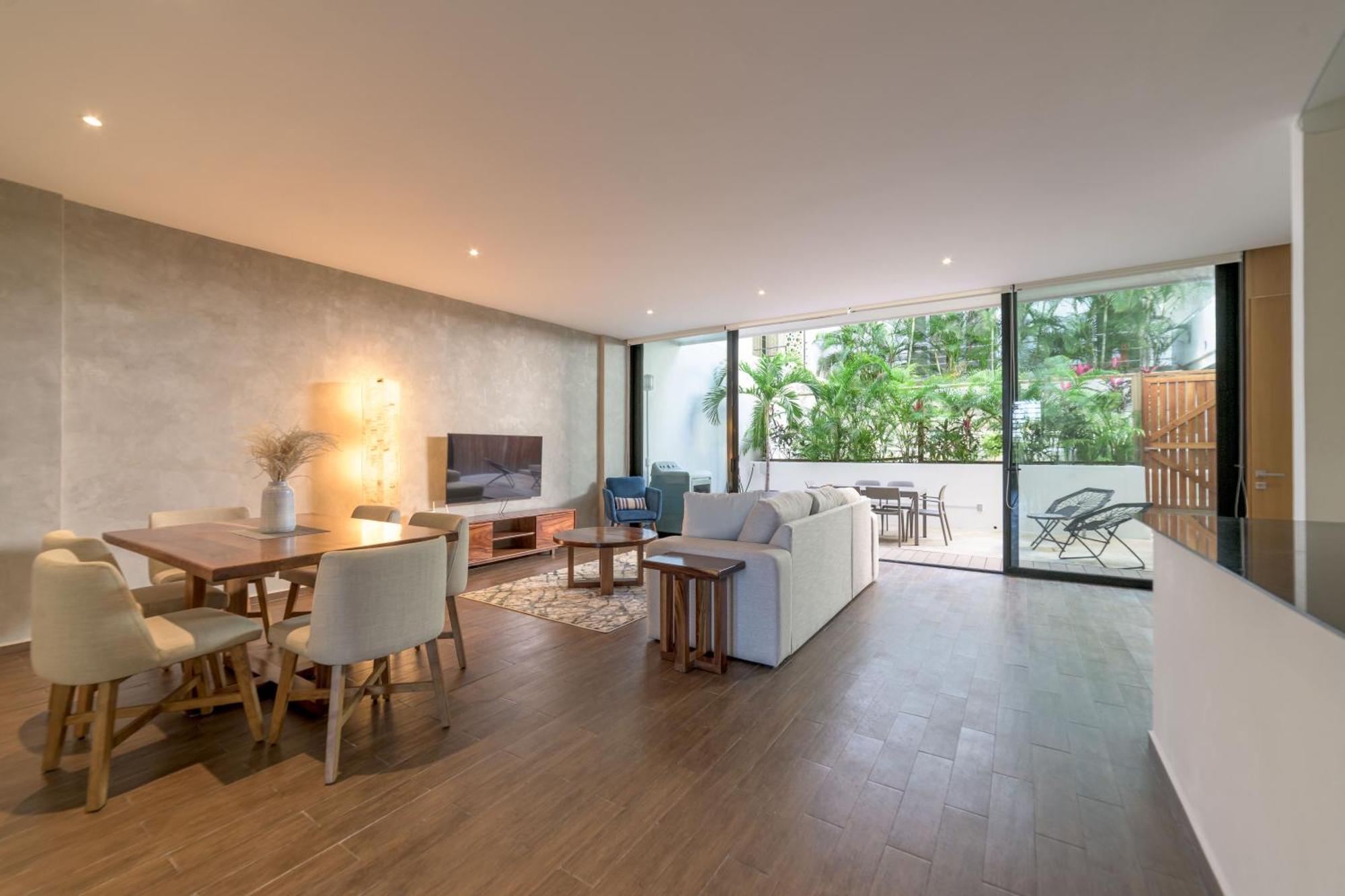 Apartment Modern 200m From & 5th Ave *