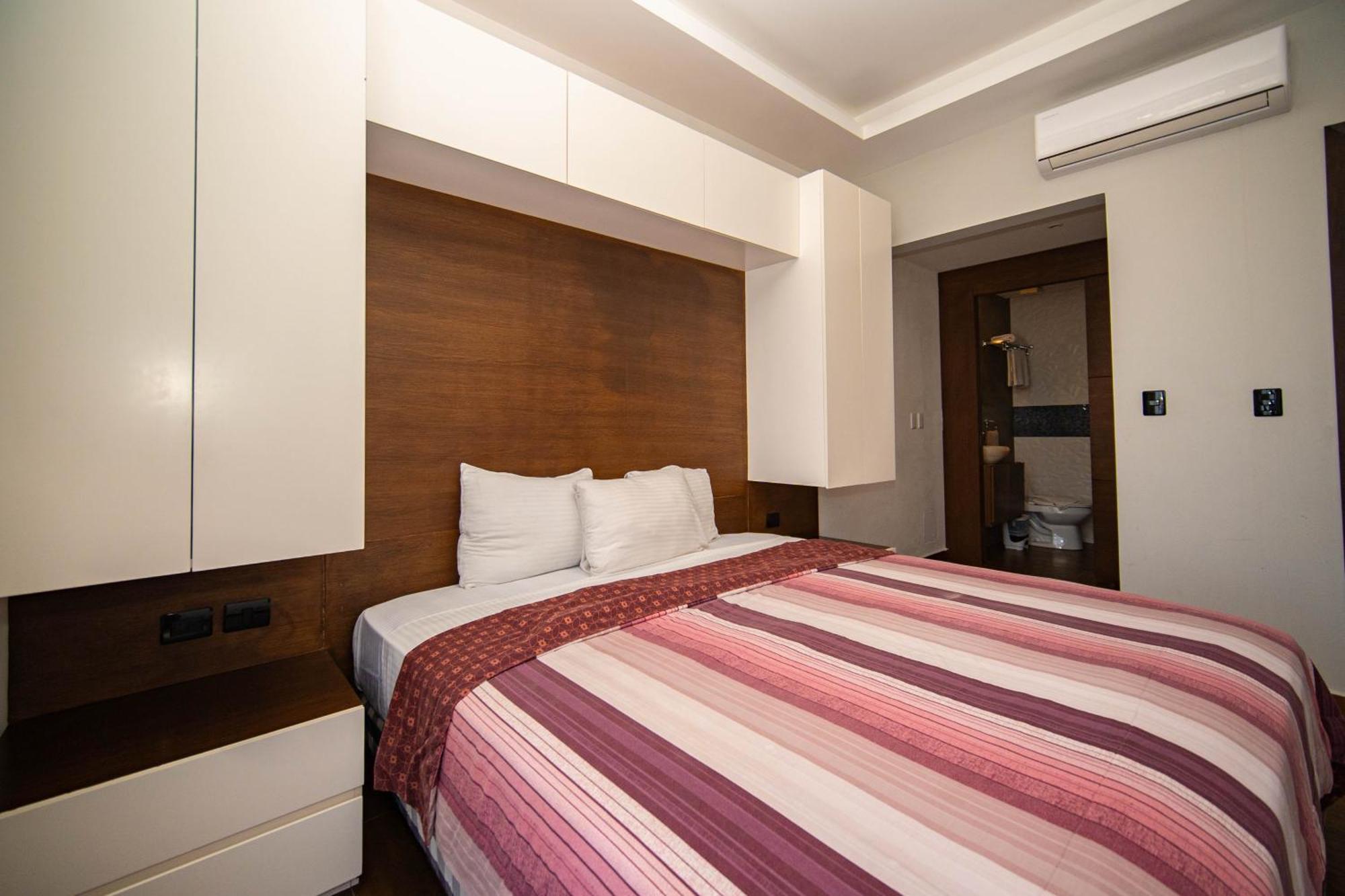 501ph - Spacious In The Center, Only 10 Minutes Walking Distance To The Beaches Apartment *