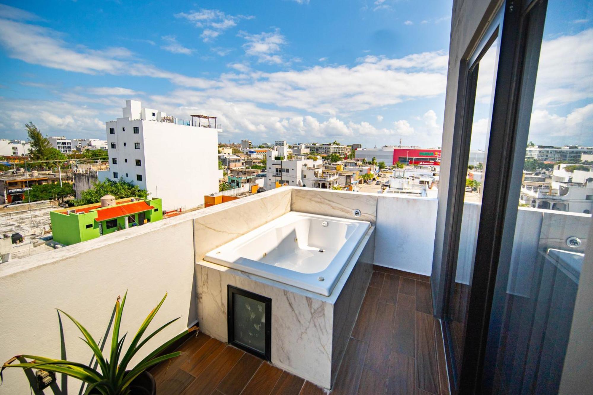 Apartment 501ph - Spacious In The Center, Only 10 Minutes Walking Distance To The Beaches *