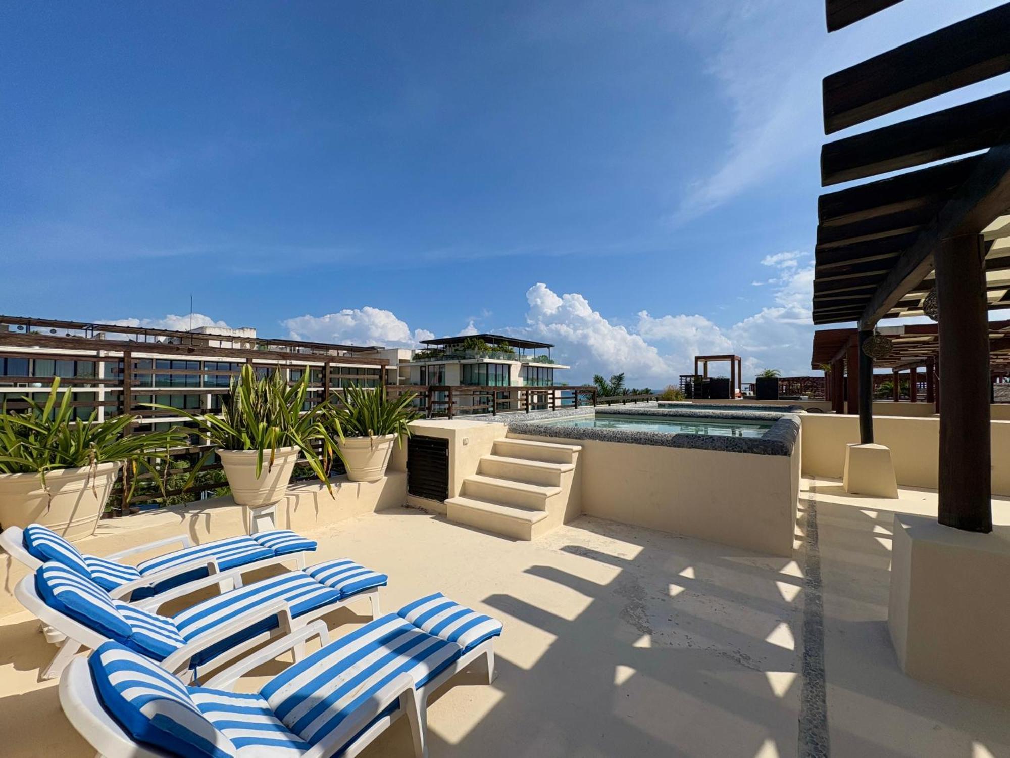 Awesome At Aldea Thai Beachfront Khách sạn hẻo lánh *