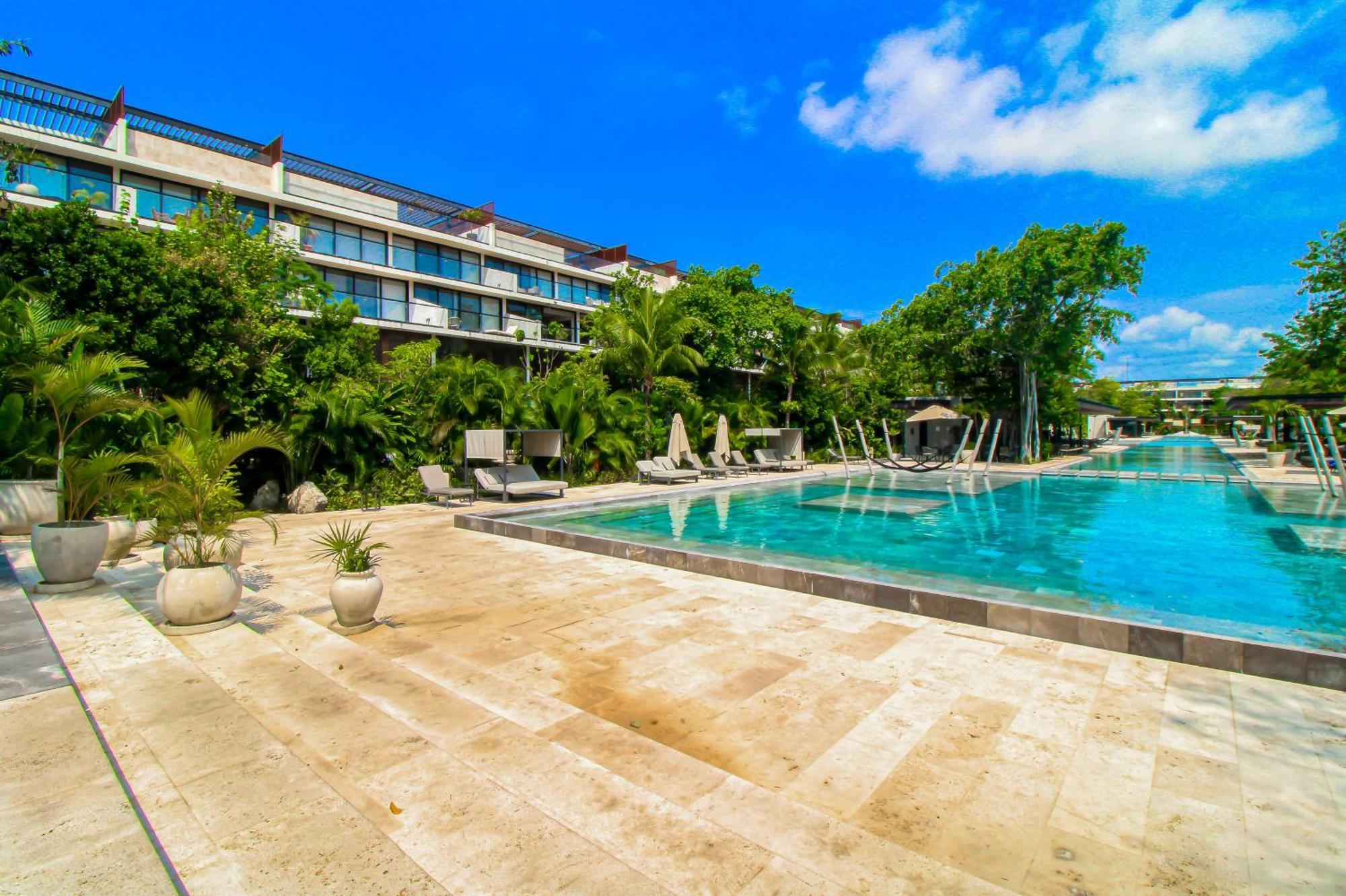 Lush Escape At Awa Playacar Apartment
