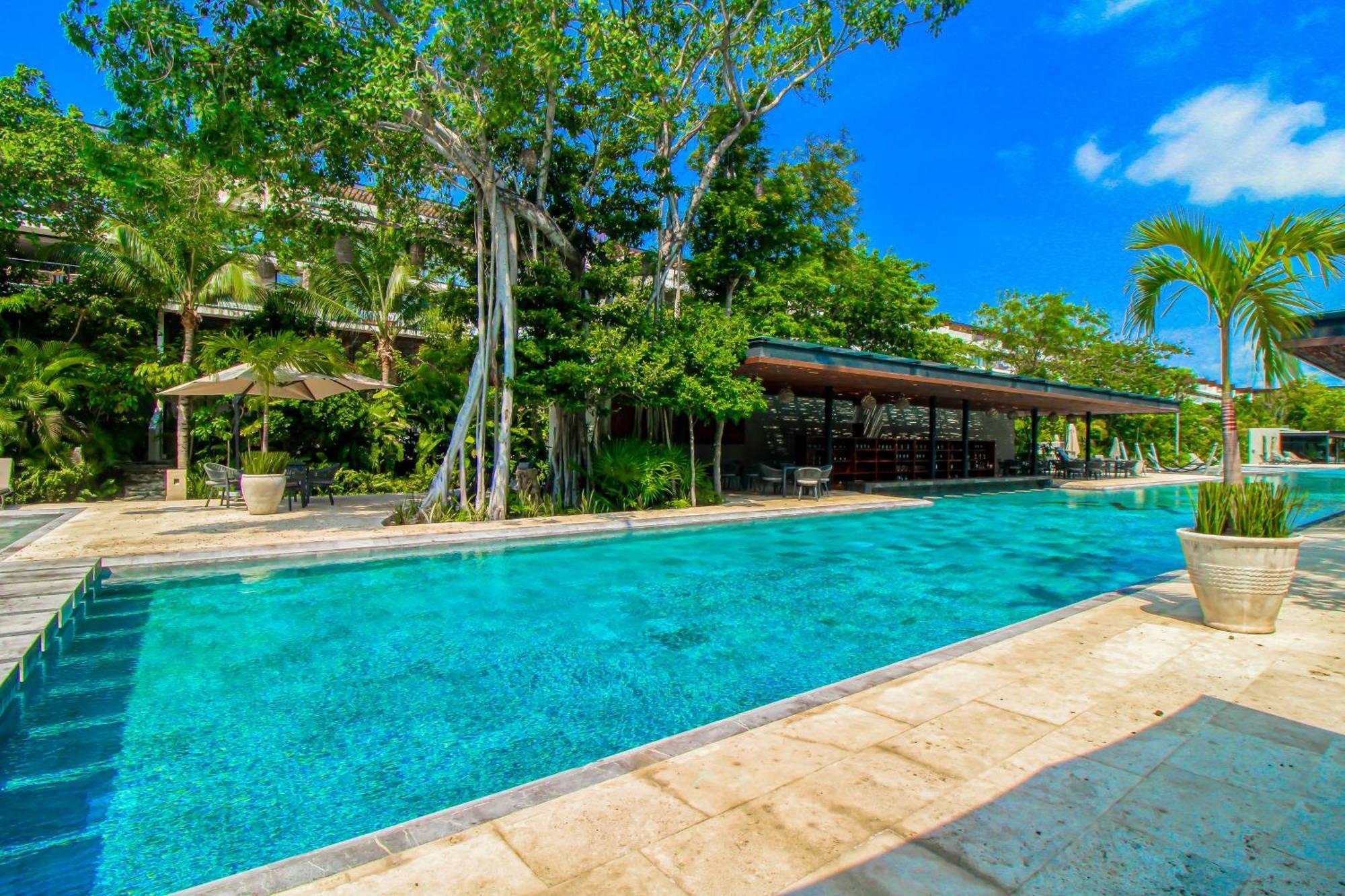 Lush Escape At Awa Playacar Apartment